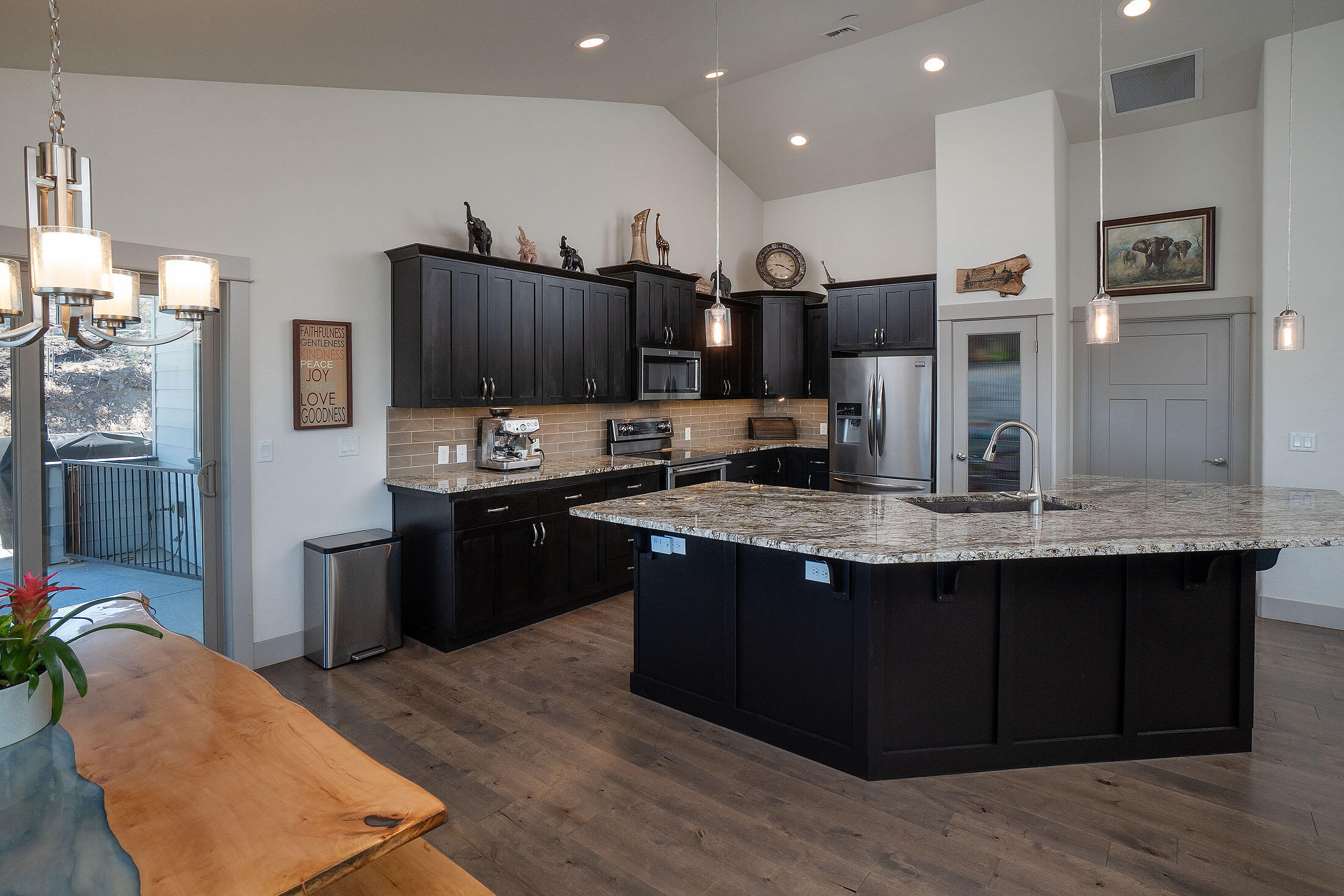 Prineville, Oregon, 97754, United States, 3 Bedrooms Bedrooms, ,2 BathroomsBathrooms,Residential,For Sale,1903608