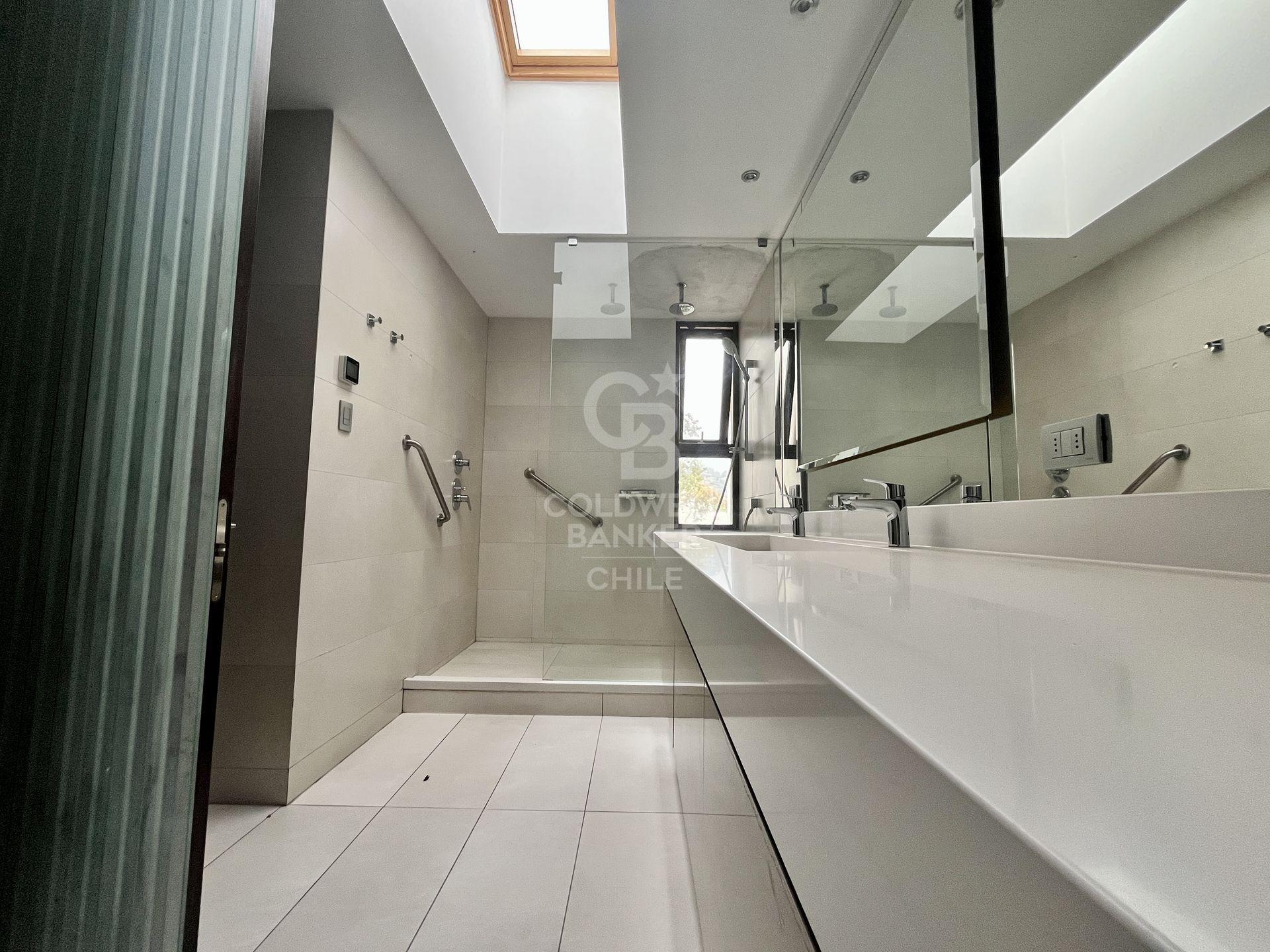Vitacura, Chile, 3 Bedrooms Bedrooms, ,4 BathroomsBathrooms,Residential,For Sale,1849971