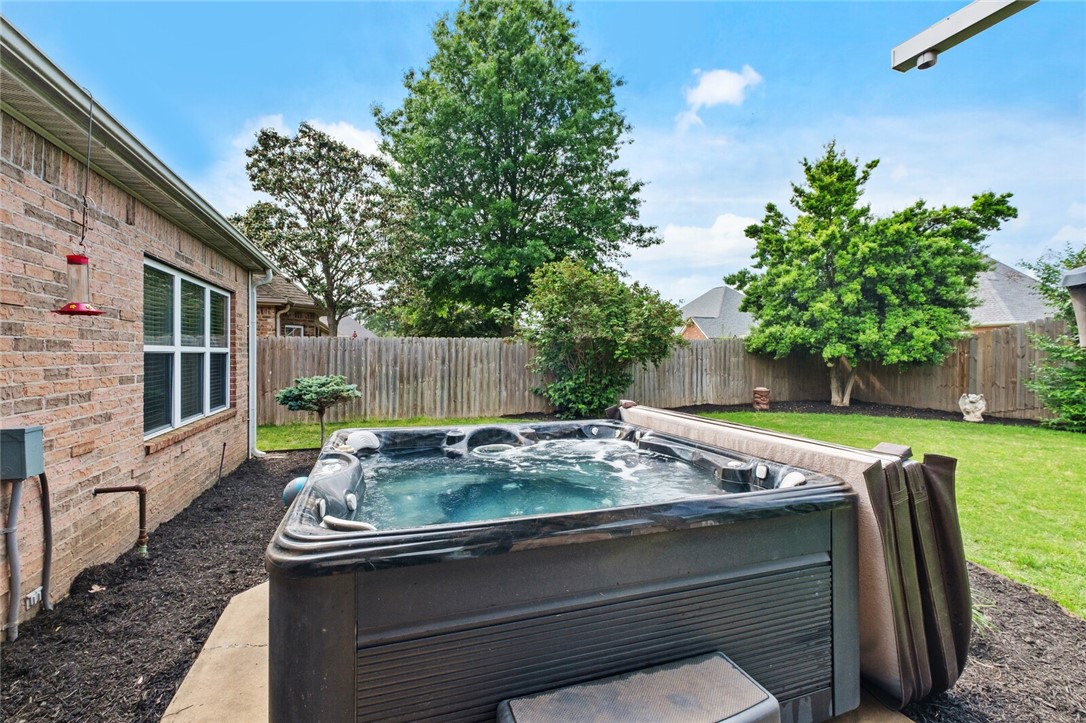 Rogers, Arkansas, 72758, United States, 4 Bedrooms Bedrooms, ,3 BathroomsBathrooms,Residential,For Sale,1821426