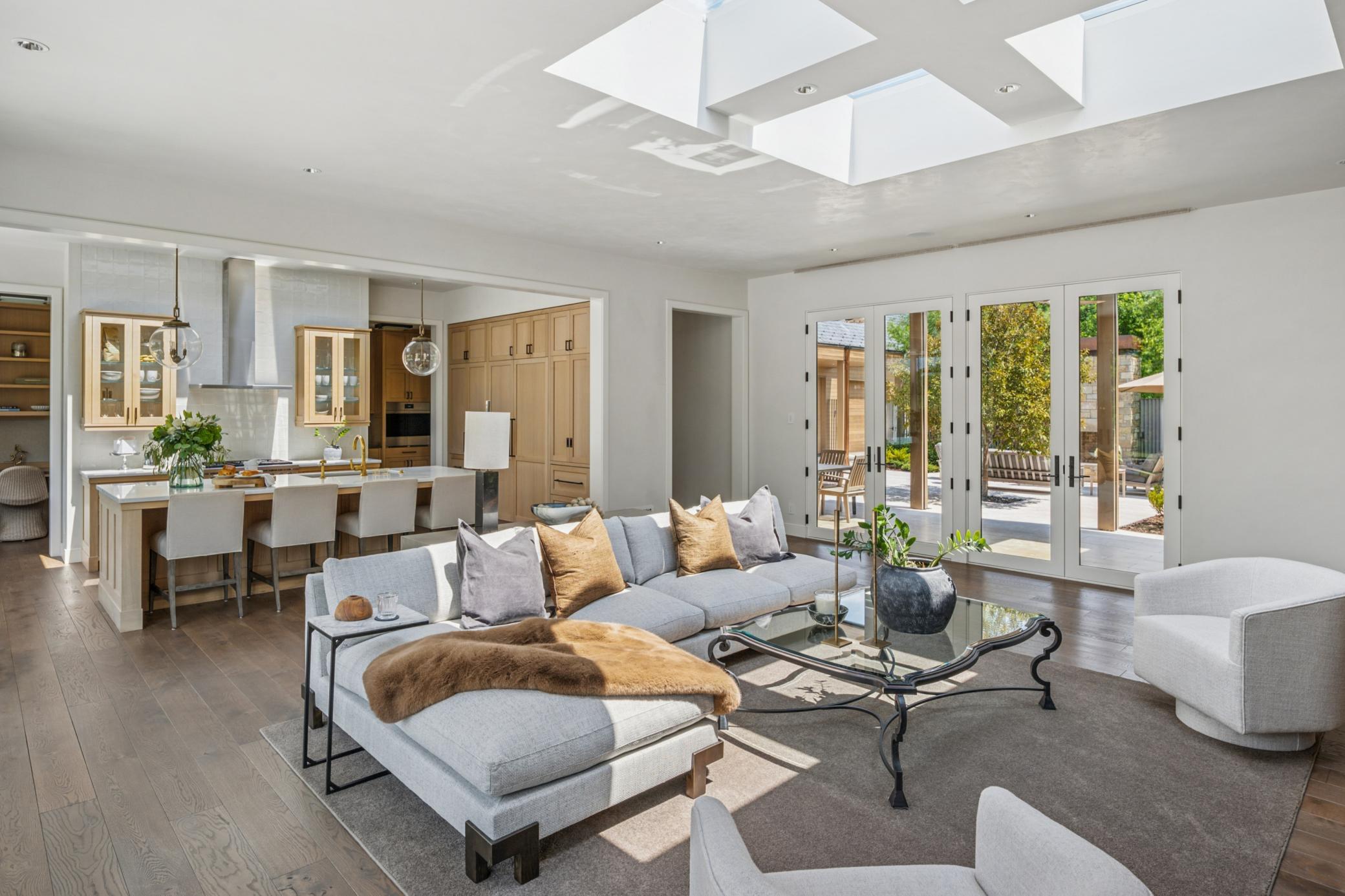 Minneapolis, Minnesota, 55405, United States, 5 Bedrooms Bedrooms, ,1 BathroomBathrooms,Residential,For Sale,1897759