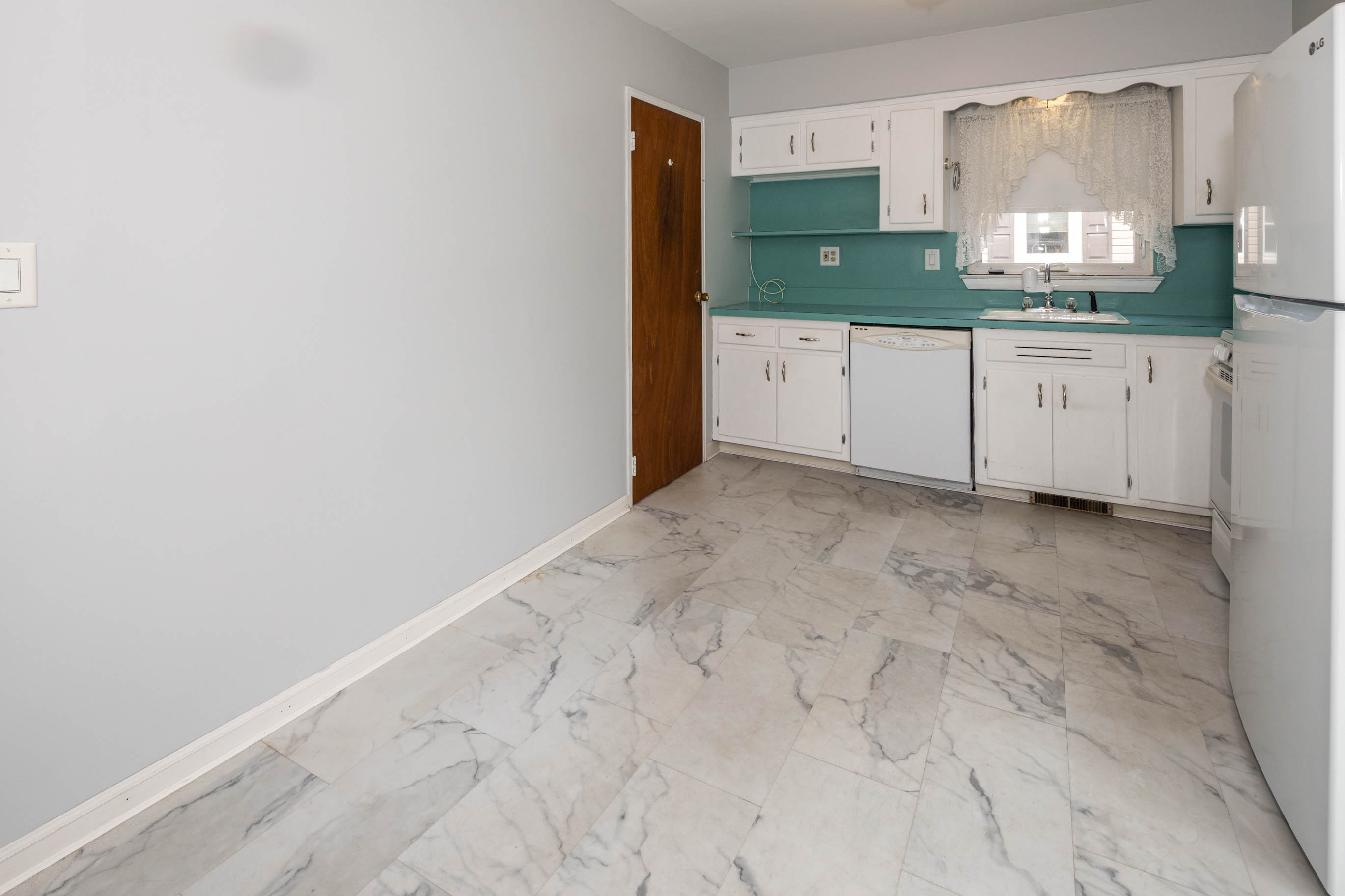 South Amboy, New Jersey, 08879, United States, 4 Bedrooms Bedrooms, ,2 BathroomsBathrooms,Residential,For Sale,1909705