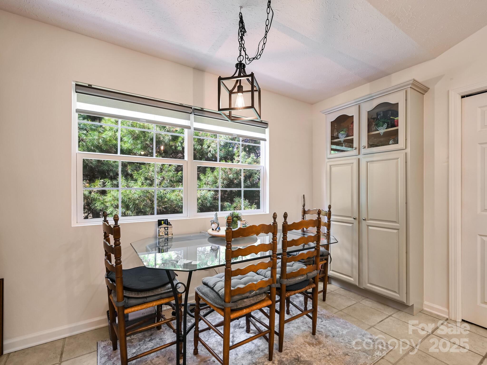 Hendersonville, North Carolina, 28739, United States, 3 Bedrooms Bedrooms, ,3 BathroomsBathrooms,Residential,For Sale,2005496