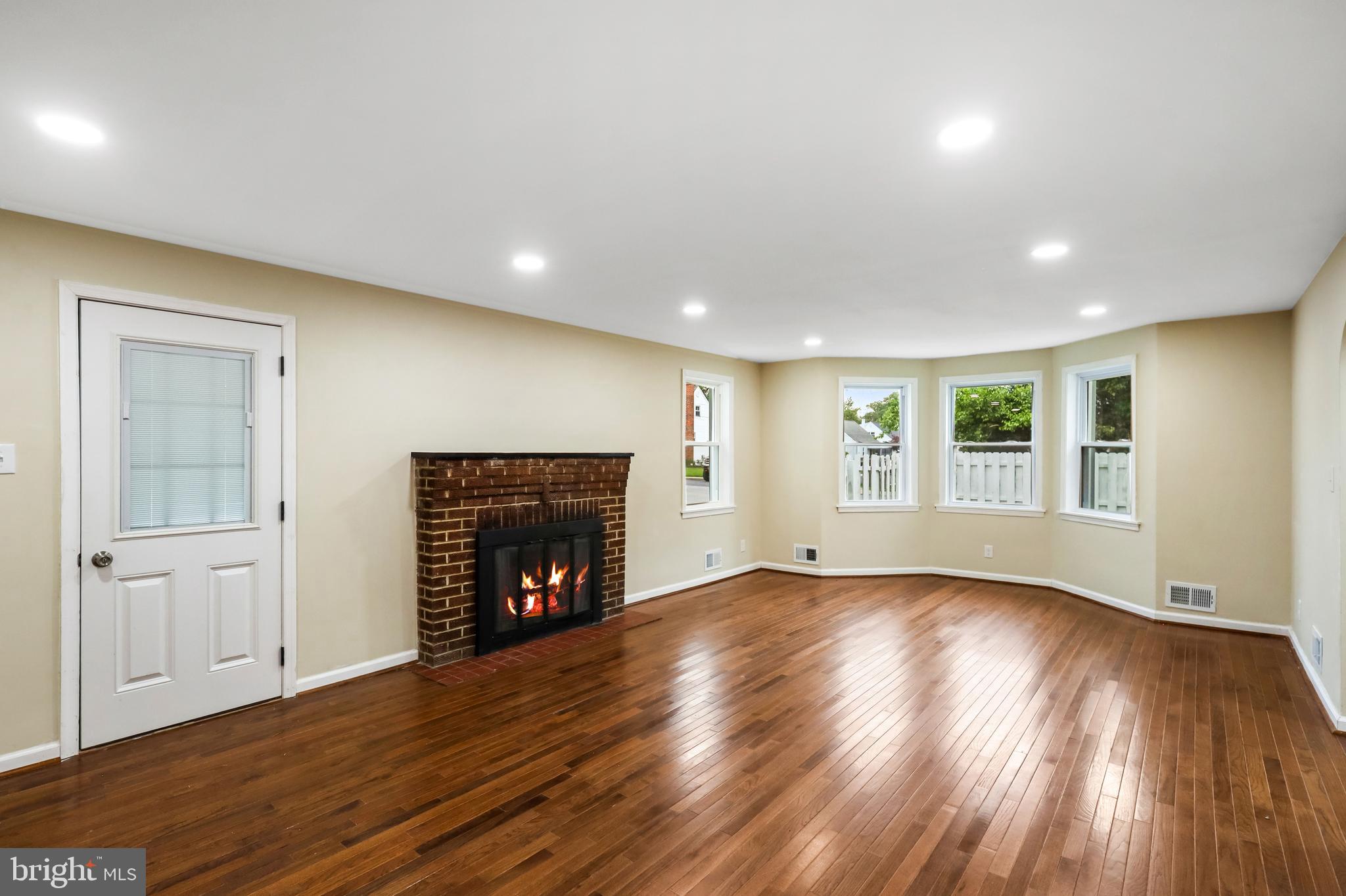 Glen Burnie, Maryland, 21061, United States, 4 Bedrooms Bedrooms, ,4 BathroomsBathrooms,Residential,For Sale,1900574