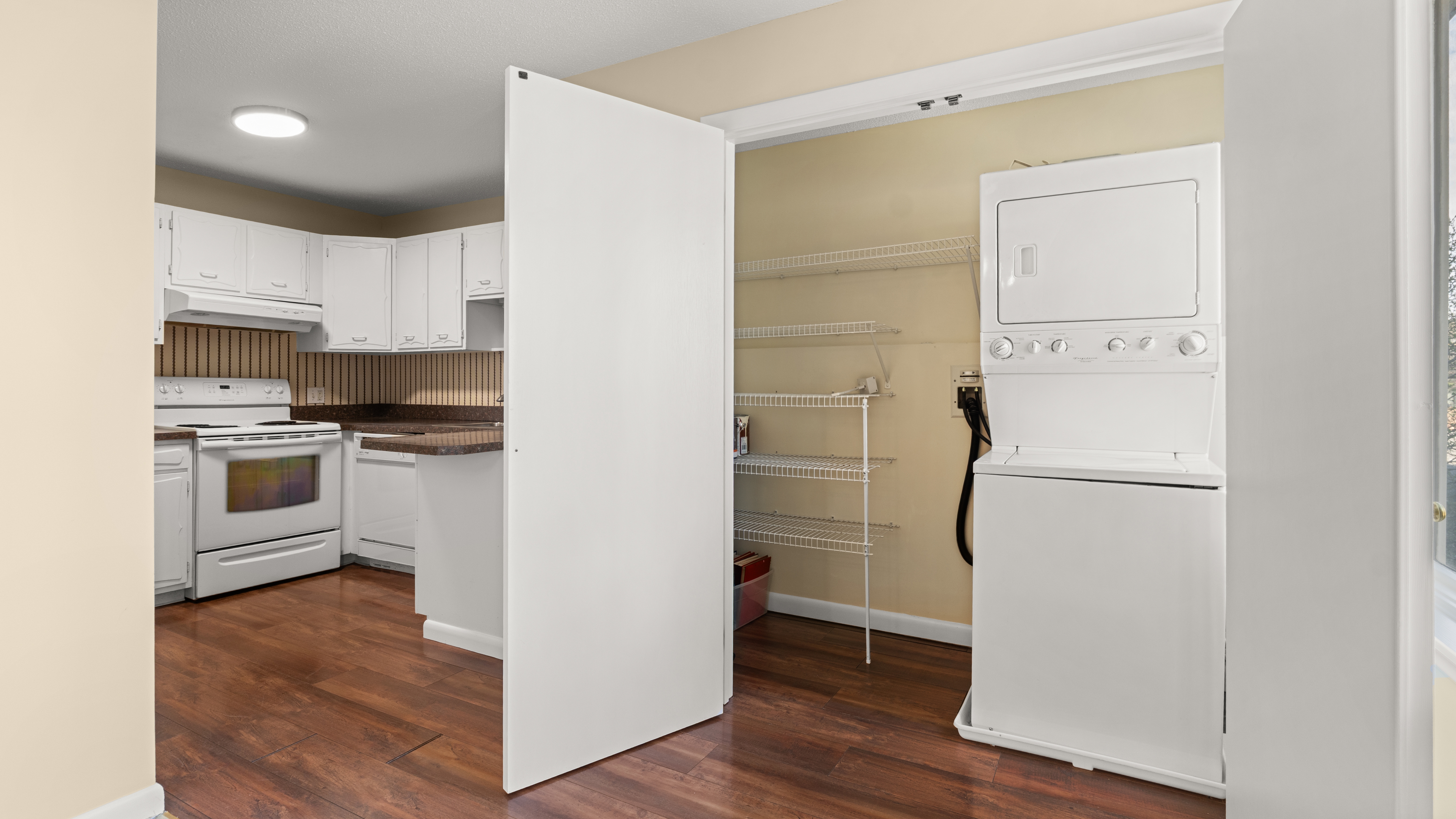  Sophisticated Living—Bright and Spacious 2BR/1.5BA Condominium - 物件實景