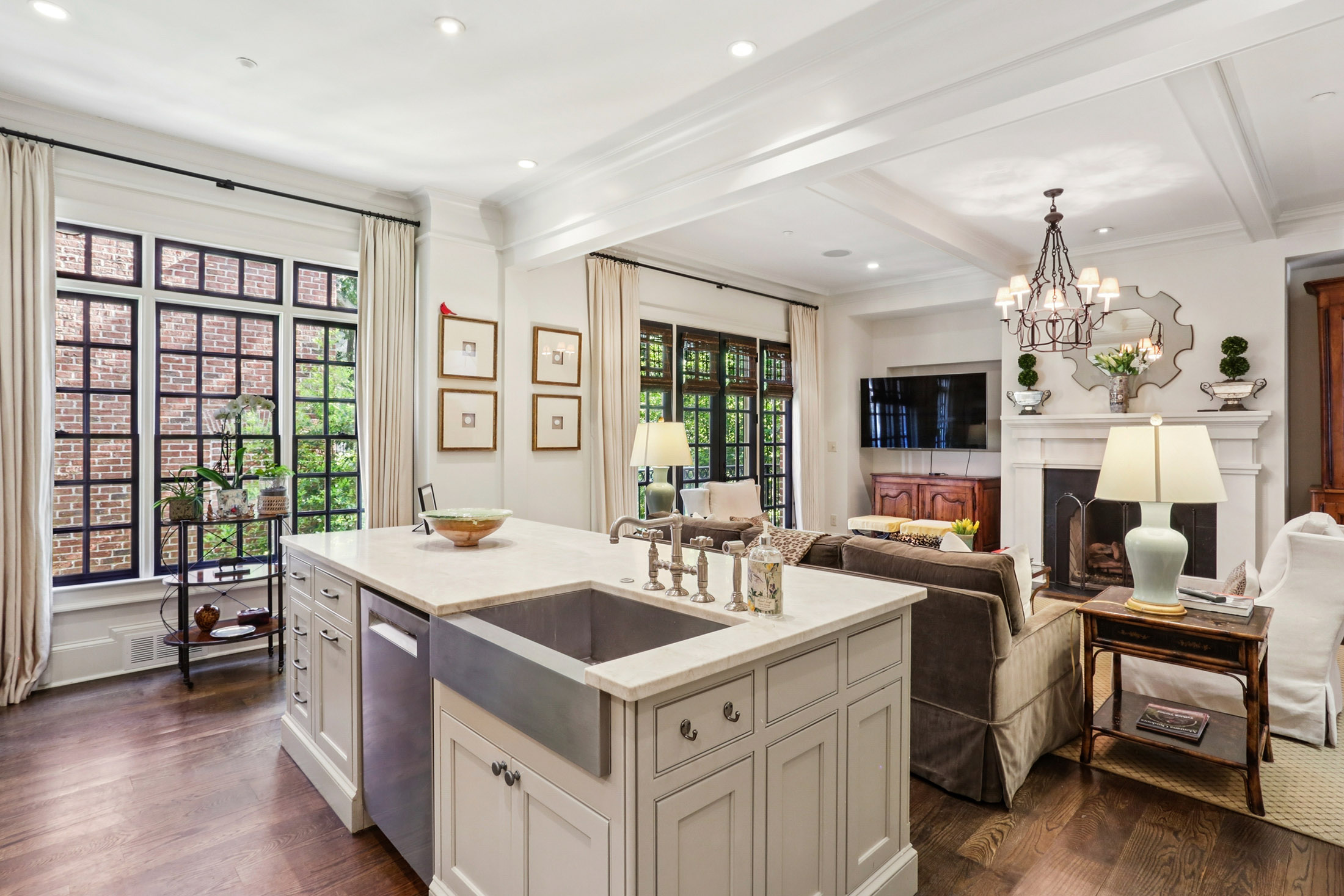  Exceptional Garden Hills Townhome Combines Luxury, Location and Lifestyle - 物件實景