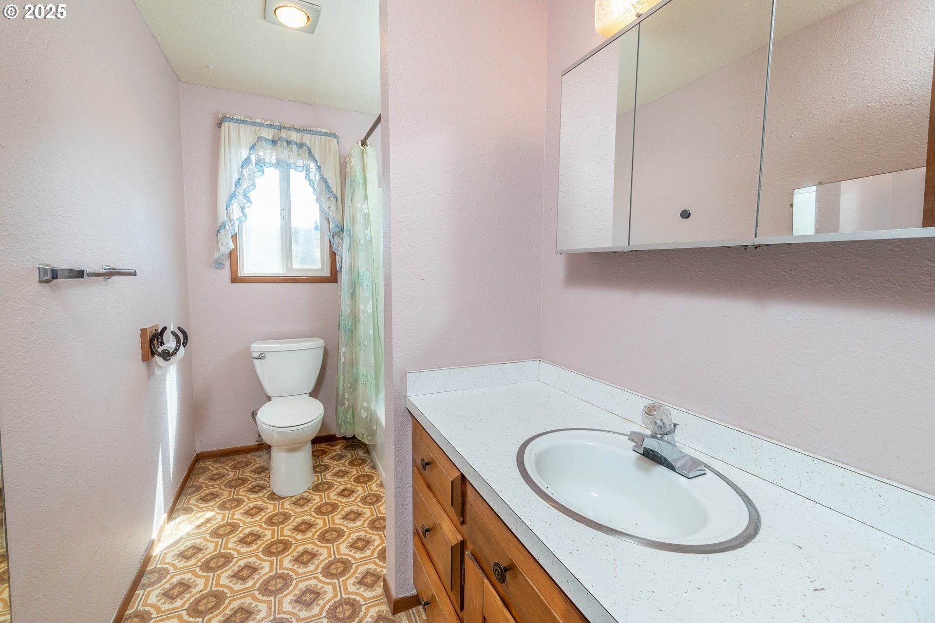 Myrtle Point, Oregon, 97458, United States, 3 Bedrooms Bedrooms, ,3 BathroomsBathrooms,Residential,For Sale,1975614