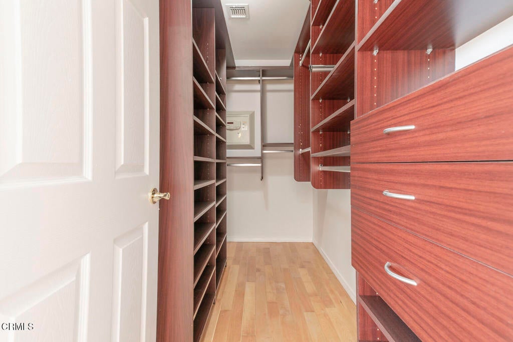 Los Angeles, California, 91352, United States, 5 Bedrooms Bedrooms, ,5 BathroomsBathrooms,Residential,For Sale,1941617