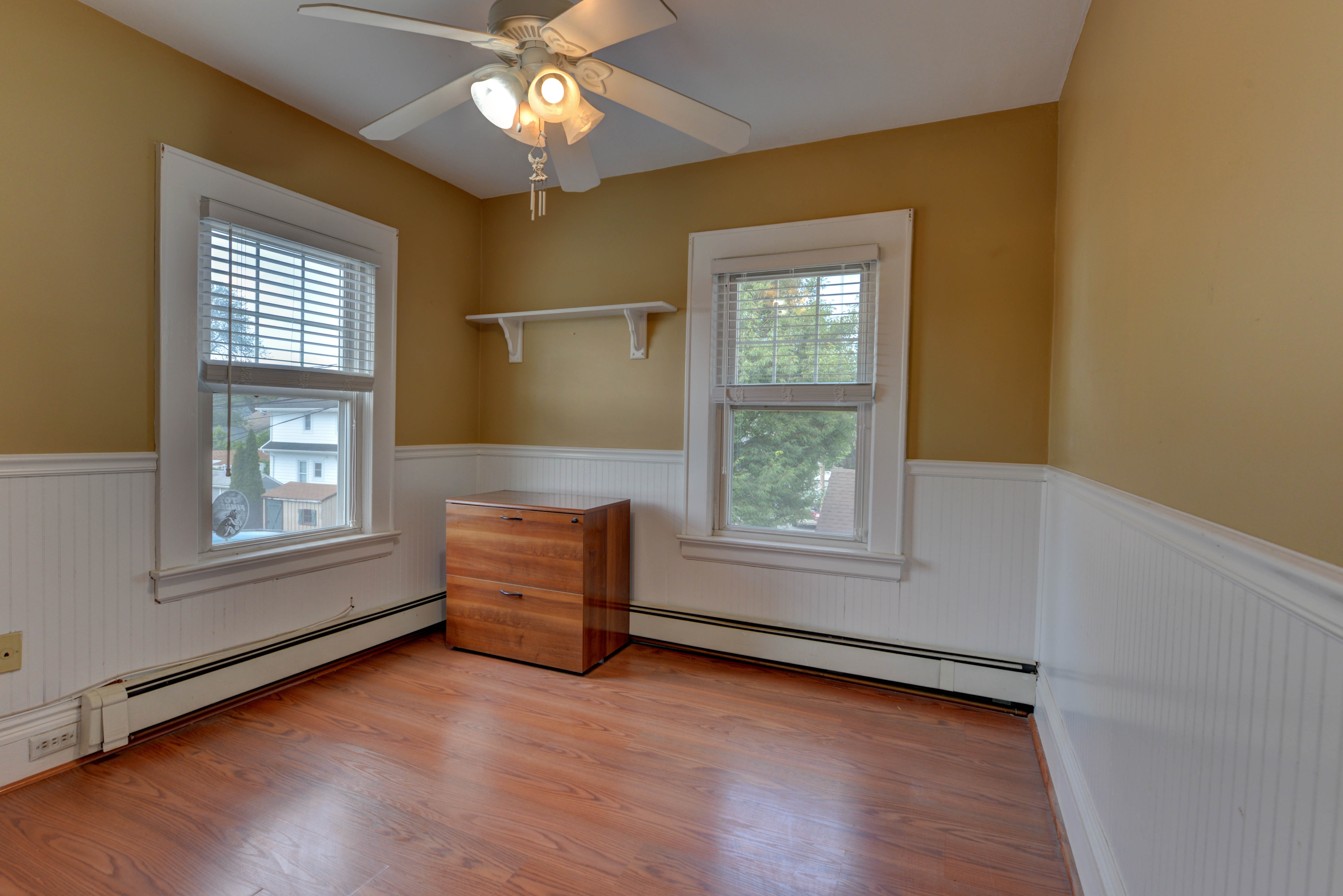 Lyndhurst, New Jersey, 07071, United States, 3 Bedrooms Bedrooms, ,2 BathroomsBathrooms,Residential,For Sale,1915781