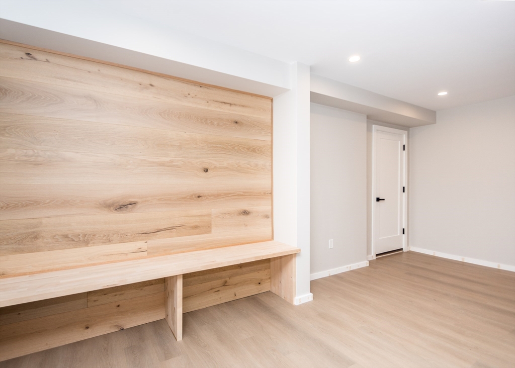 Waltham, Massachusetts, 02453, United States, 4 Bedrooms Bedrooms, ,5 BathroomsBathrooms,Residential,For Sale,1858244