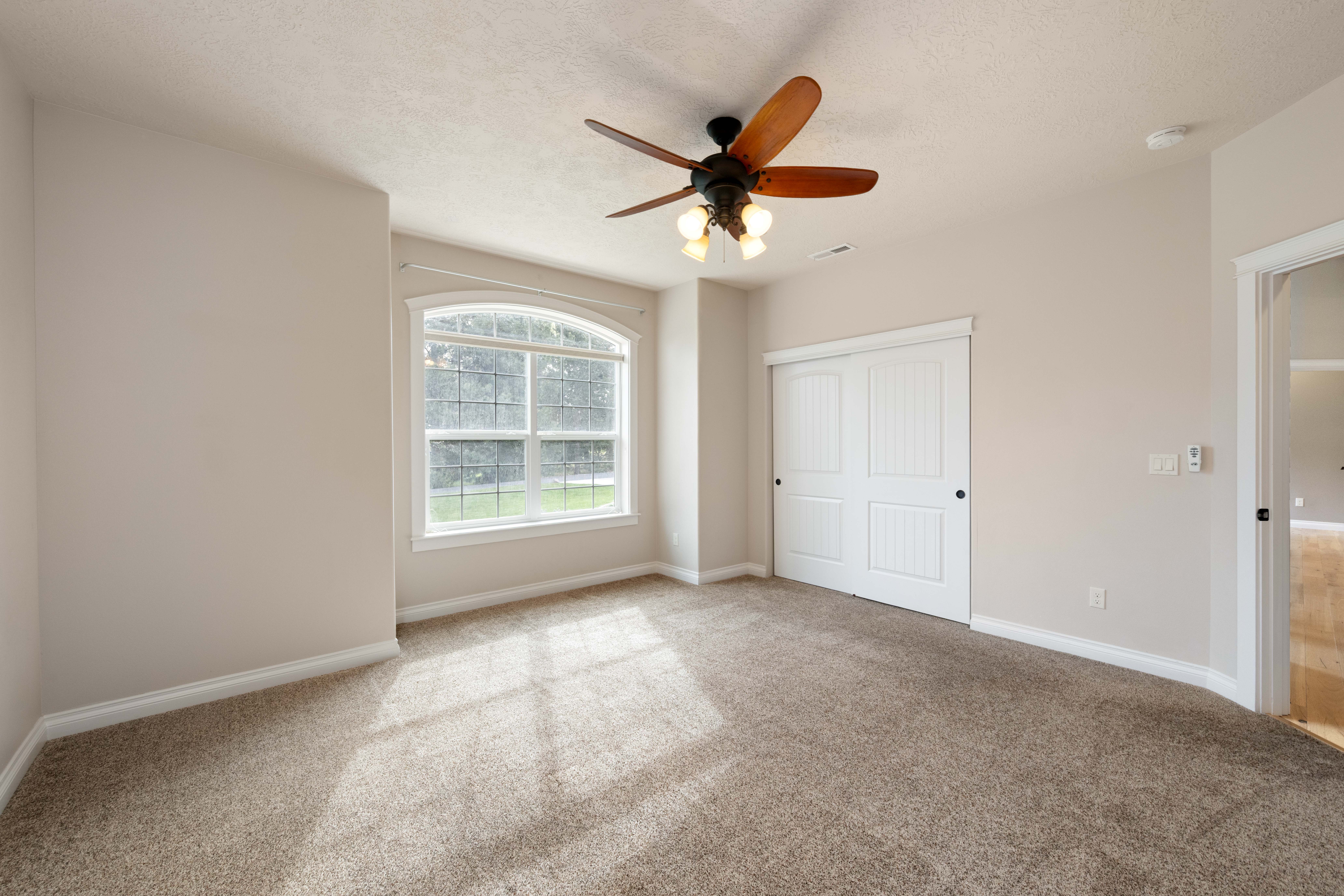  Custom Built on 1 Acre - 物件實景