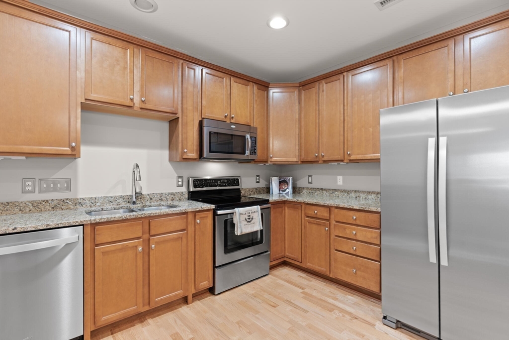 Braintree, Massachusetts, 02184, United States, 2 Bedrooms Bedrooms, ,2 BathroomsBathrooms,Residential,For Sale,1938636