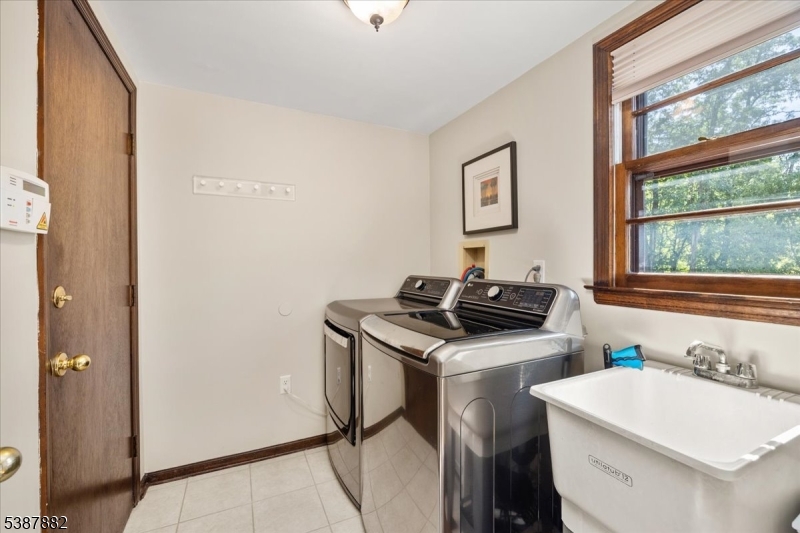 Clinton Twp., New Jersey, 08801, United States, 4 Bedrooms Bedrooms, ,3 BathroomsBathrooms,Residential,For Sale,1988137