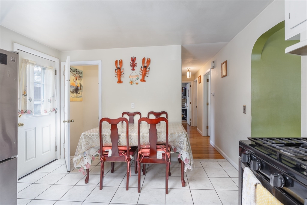 Waltham, Massachusetts, 02451, United States, 3 Bedrooms Bedrooms, ,2 BathroomsBathrooms,Residential,For Sale,1894263