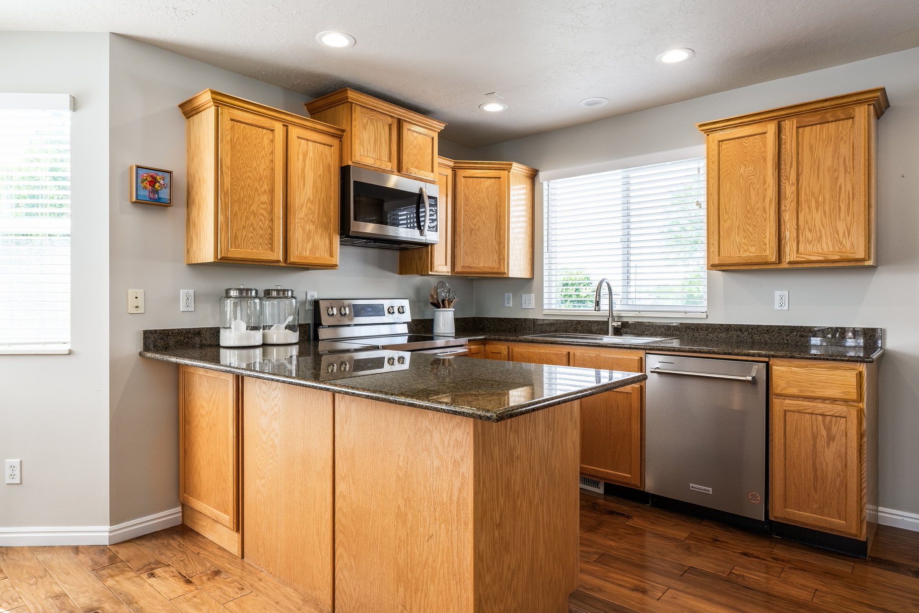  Updated 4-Bed with RV Parking, Mountain Views, and Large Fenced Backyard - 物件實景