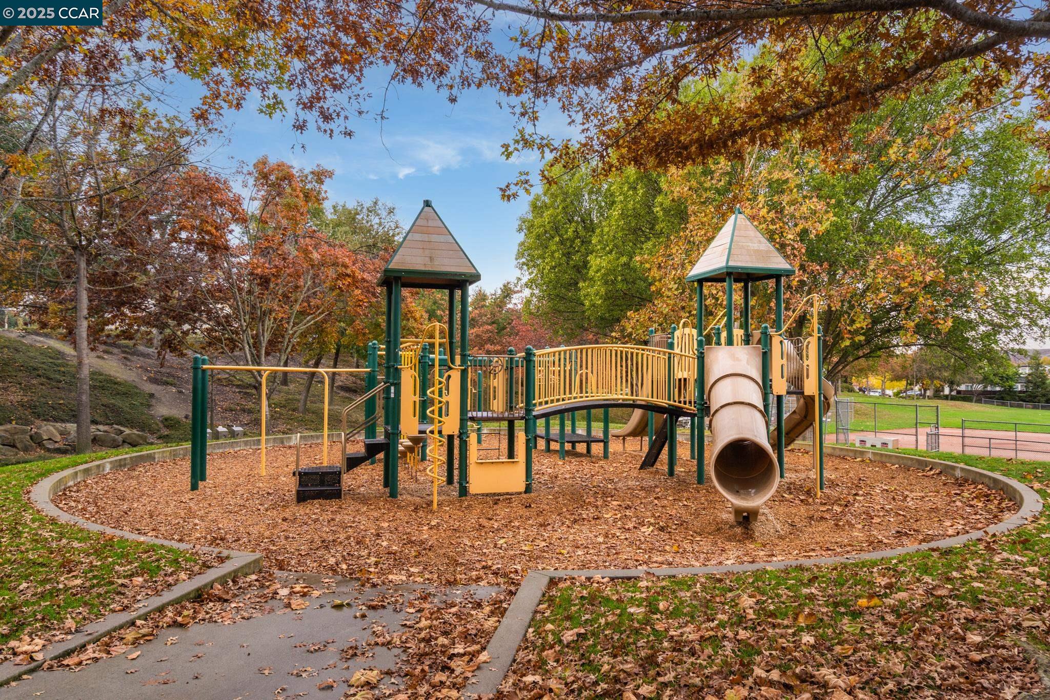 San Ramon, California, 94582, United States, 4 Bedrooms Bedrooms, ,3 BathroomsBathrooms,Residential,For Sale,1988285