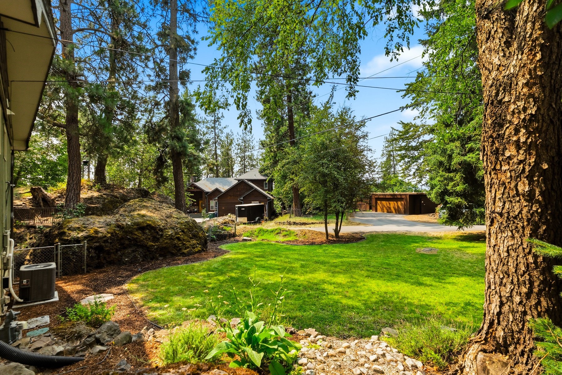  1023 N Crestline Dr - 物件實景