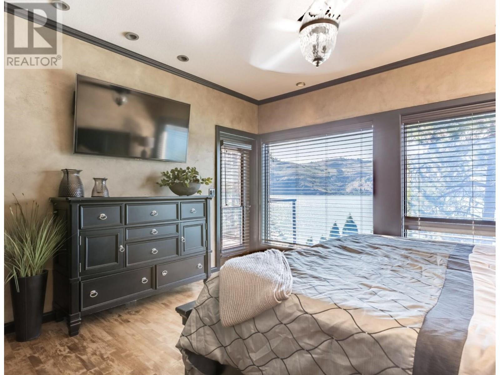 COLDSTREAM, British Columbia, V1B 2E1, CA, 10 Bedrooms Bedrooms, ,8 BathroomsBathrooms,Residential,For Sale,1948334