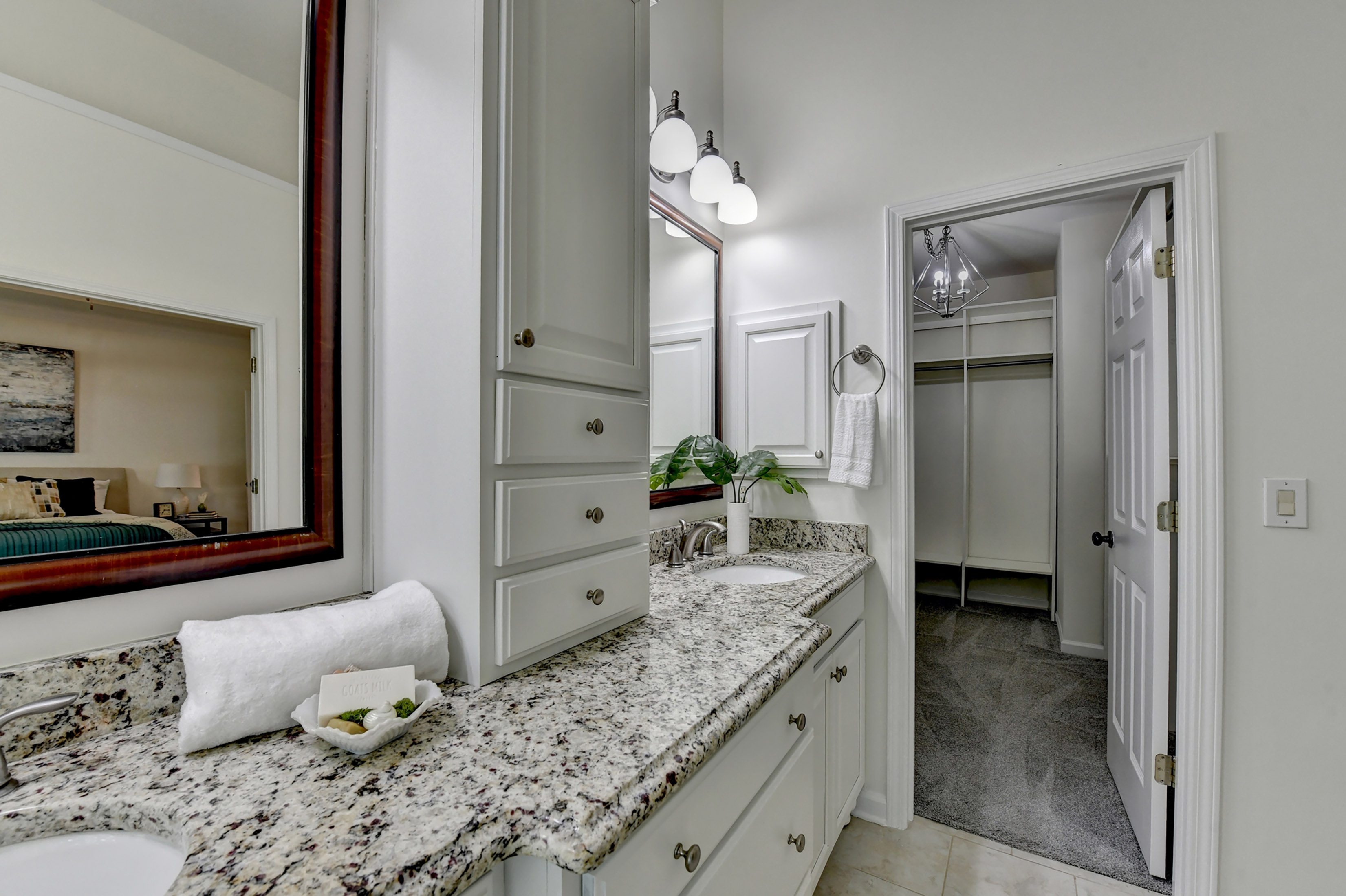  Hard to Find Flat Front Yard with Level Fenced-in Backyard on a Quiet Cul-de-sac - 物件實景