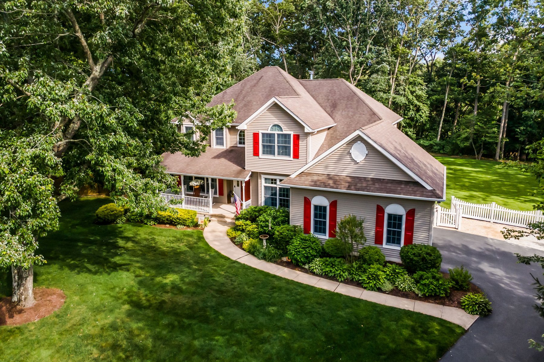  Stunning Colonial in Misty Hollow - 物件實景
