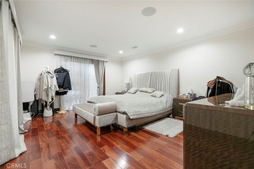 Glendale, California, 91201, United States, 4 Bedrooms Bedrooms, ,5 BathroomsBathrooms,Residential,For Sale,1969452