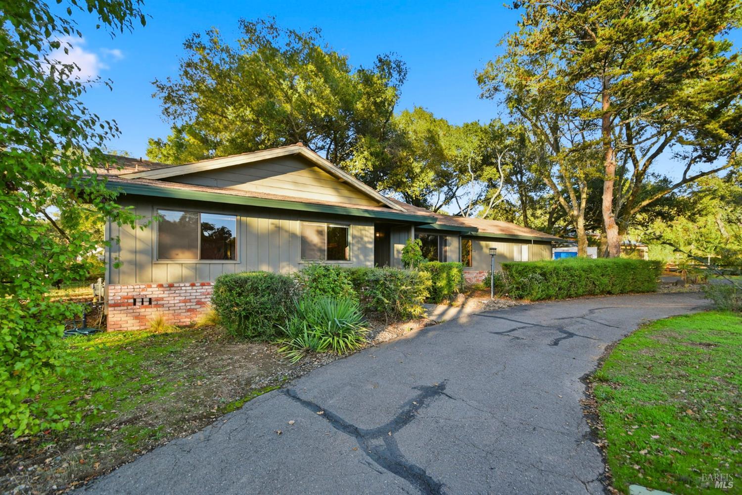 Glen Ellen, California, 95442, United States, 3 Bedrooms Bedrooms, ,3 BathroomsBathrooms,Residential,For Sale,1989437