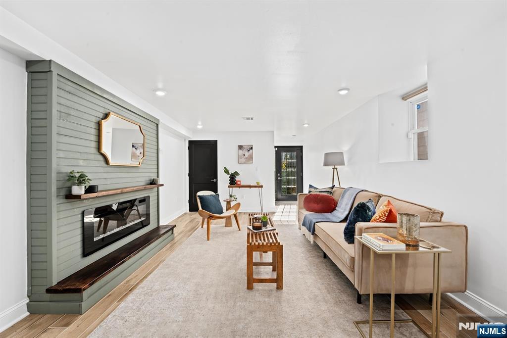 Jersey City, New Jersey, 07307, United States, 3 Bedrooms Bedrooms, ,3 BathroomsBathrooms,Residential,For Sale,1966412