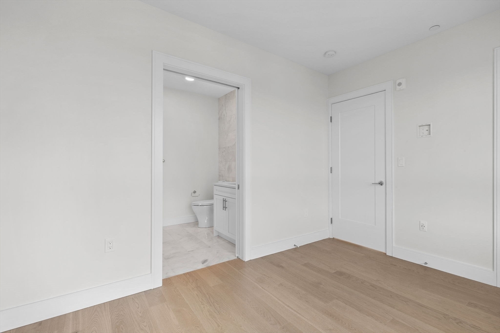 Boston, Massachusetts, 02128, United States, 2 Bedrooms Bedrooms, ,2 BathroomsBathrooms,Residential,For Sale,1942653
