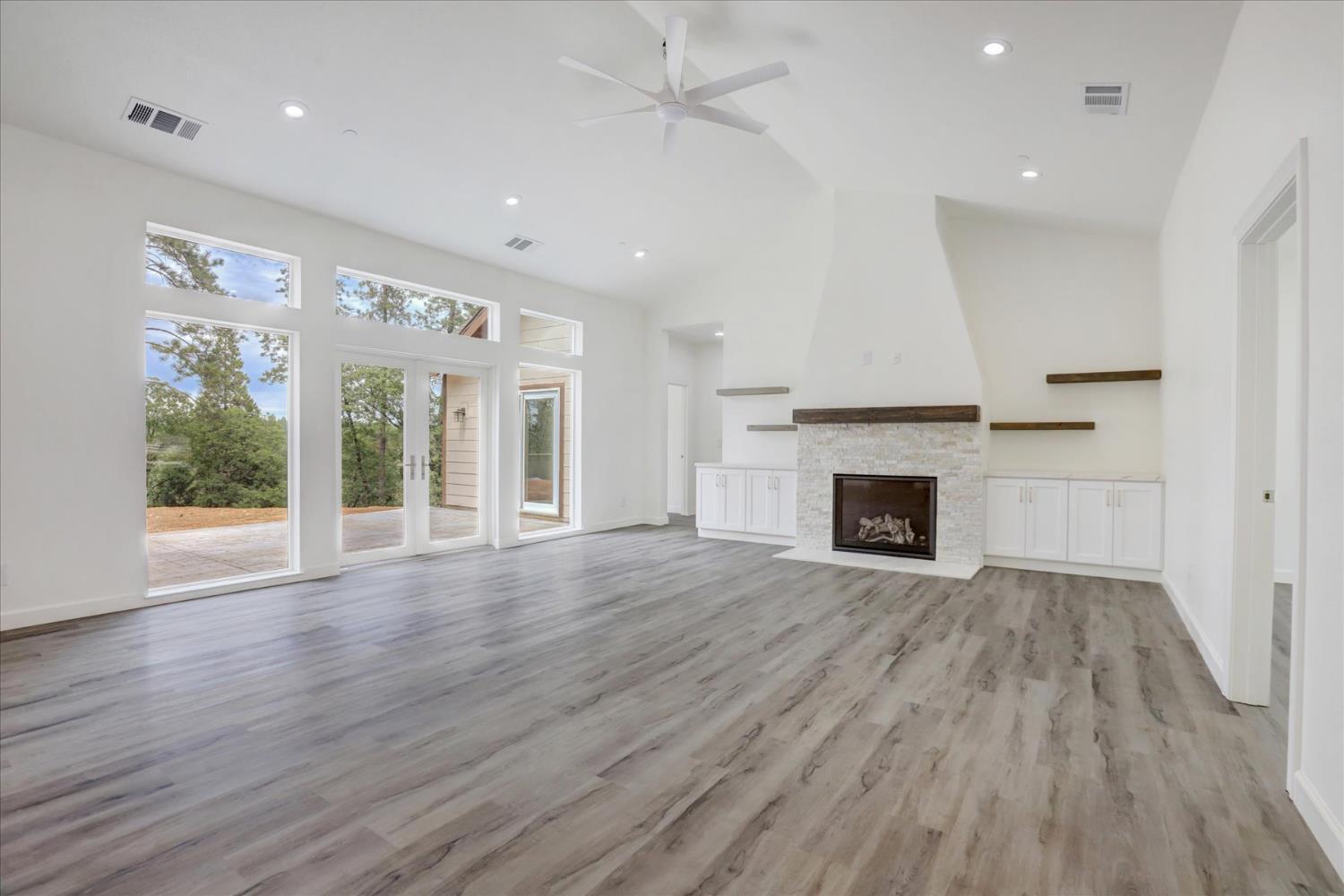 Grass Valley, California, 95949, United States, 4 Bedrooms Bedrooms, ,3 BathroomsBathrooms,Residential,For Sale,1905490