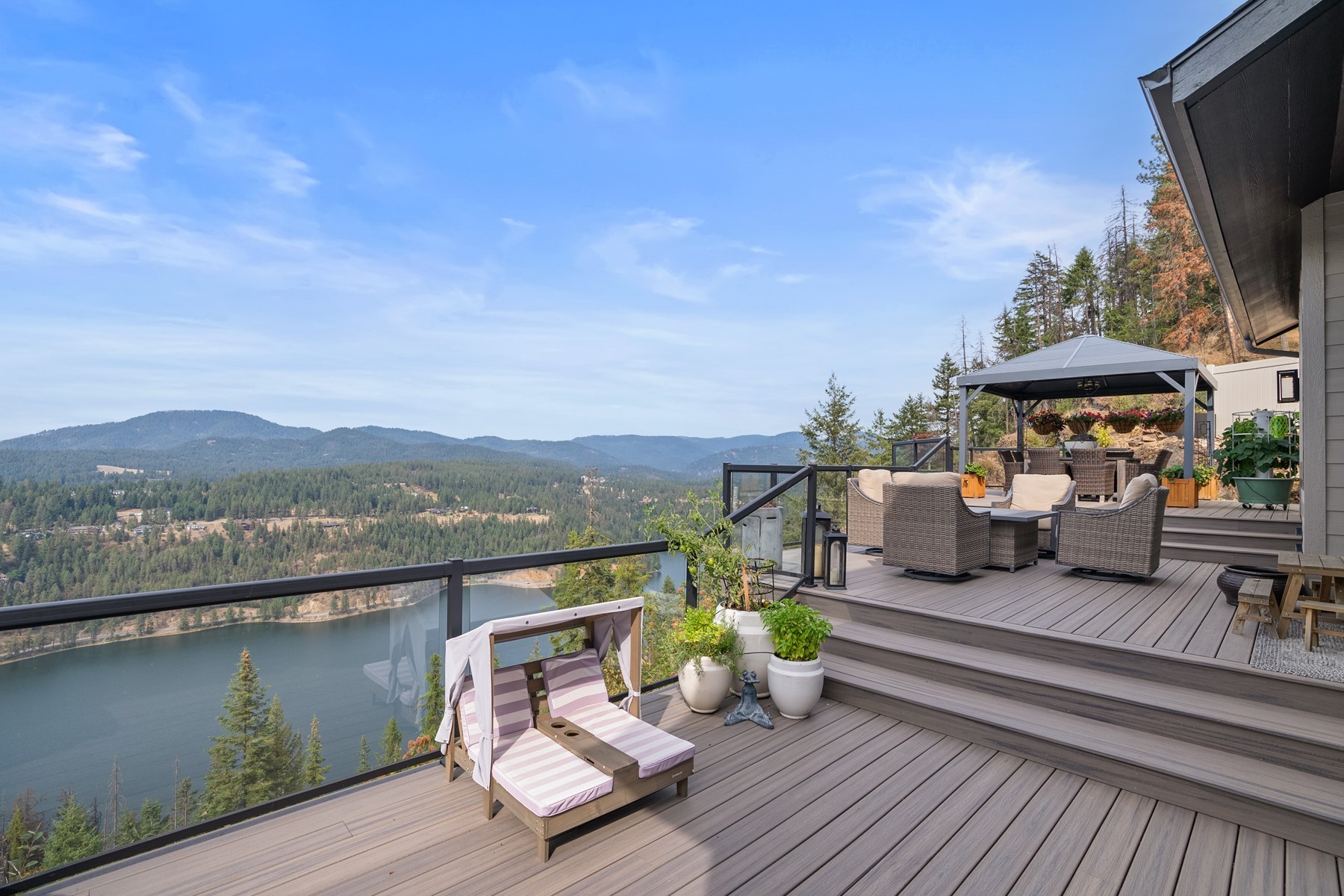  Stunning Contemporary Home with Lake Views - 物件實景