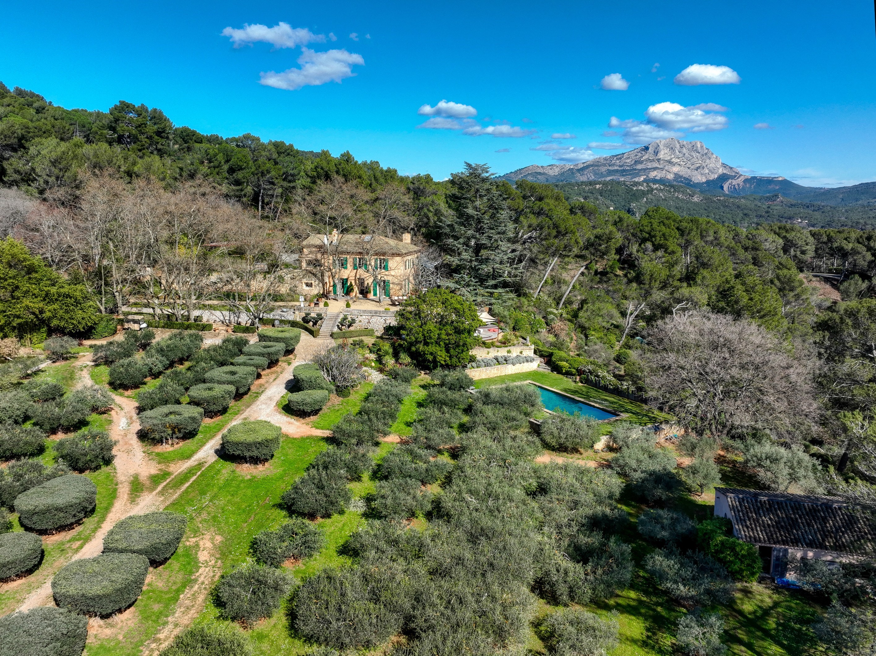  Route de Cézanne – Exceptional Provençal Bastide Estate with Panoramic Views on… - 物件實景