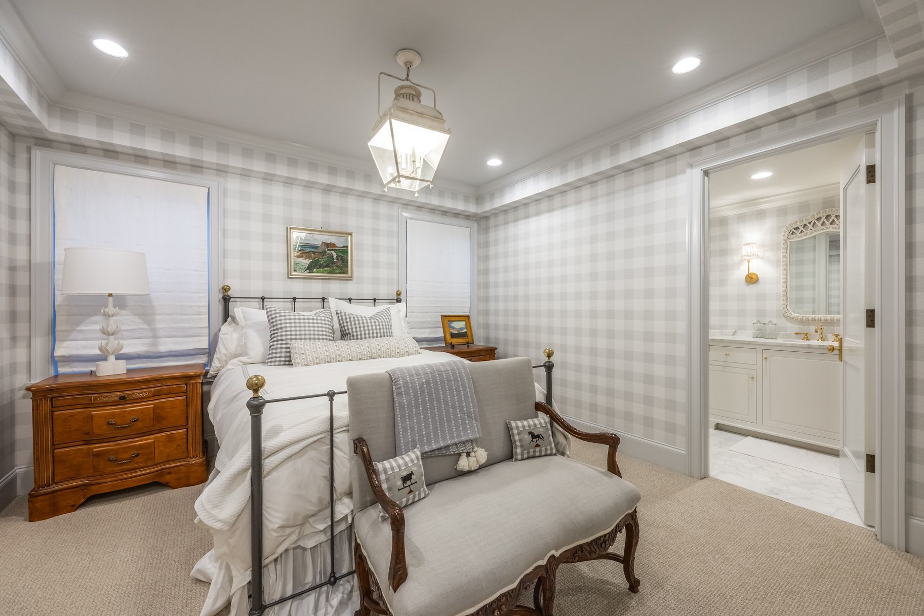  Timeless Colonial Charm Meets Refined Modern Luxury In This Storybook Retreat - 物件實景