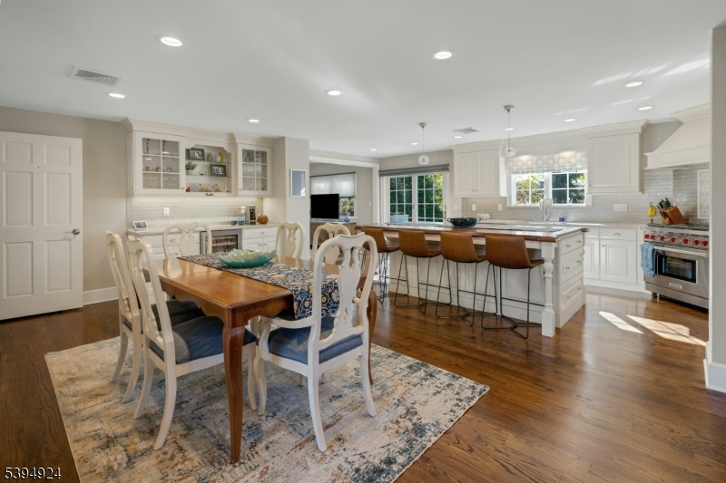 Verona Twp., New Jersey, 07044, United States, 4 Bedrooms Bedrooms, ,3 BathroomsBathrooms,Residential,For Sale,1992064