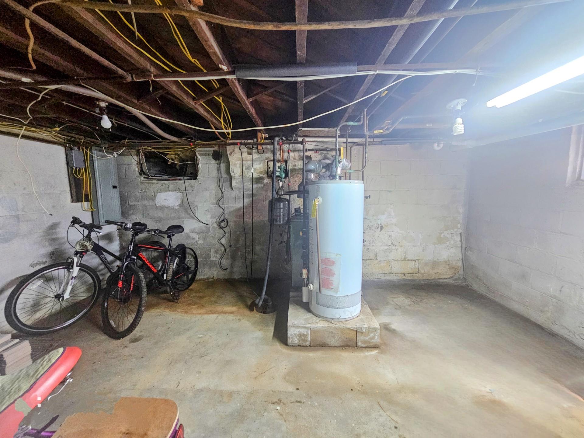 Lindenhurst, New York, 11757, United States, 3 Bedrooms Bedrooms, ,2 BathroomsBathrooms,Residential,For Sale,1921759