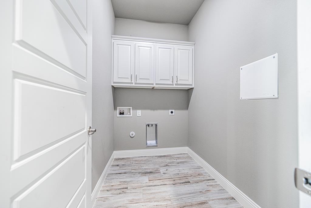 Midland, Texas, 79705, United States, 5 Bedrooms Bedrooms, ,5 BathroomsBathrooms,Residential,For Sale,1998422