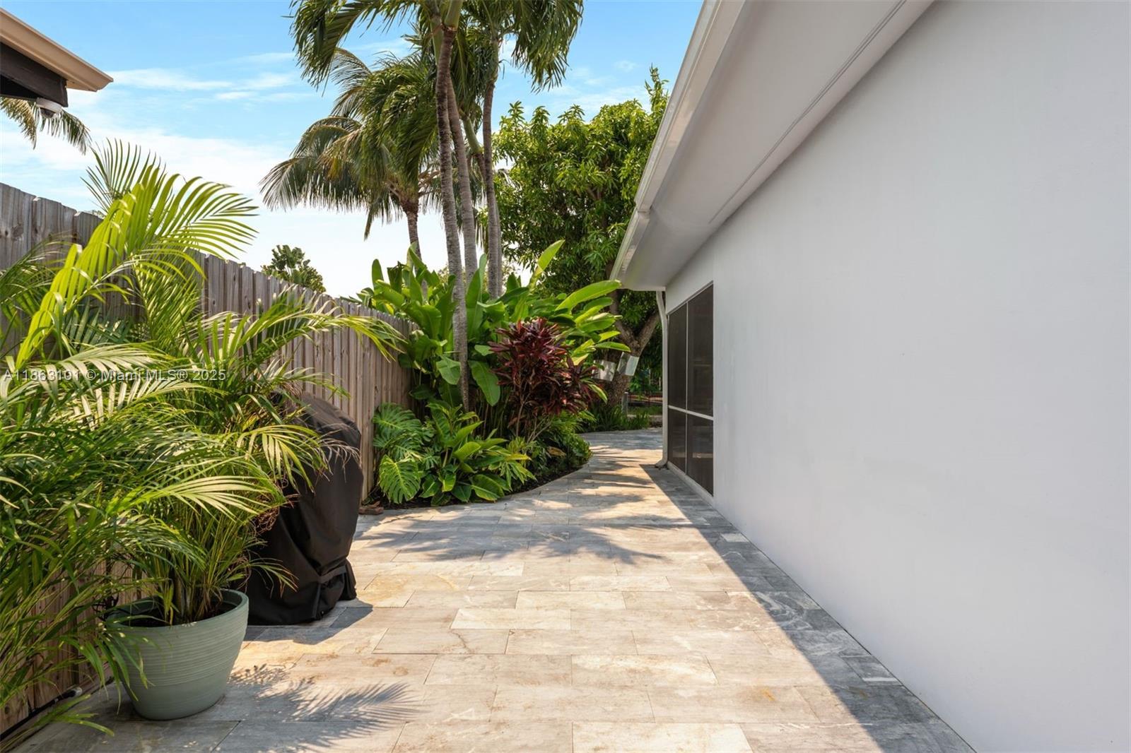 Miami Beach, Florida, 33141, United States, 3 Bedrooms Bedrooms, ,2 BathroomsBathrooms,Residential,For Sale,1927176