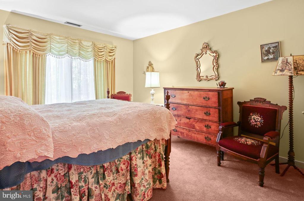 Fredericksburg, Virginia, 22401, United States, 4 Bedrooms Bedrooms, ,4 BathroomsBathrooms,Residential,For Sale,1917232