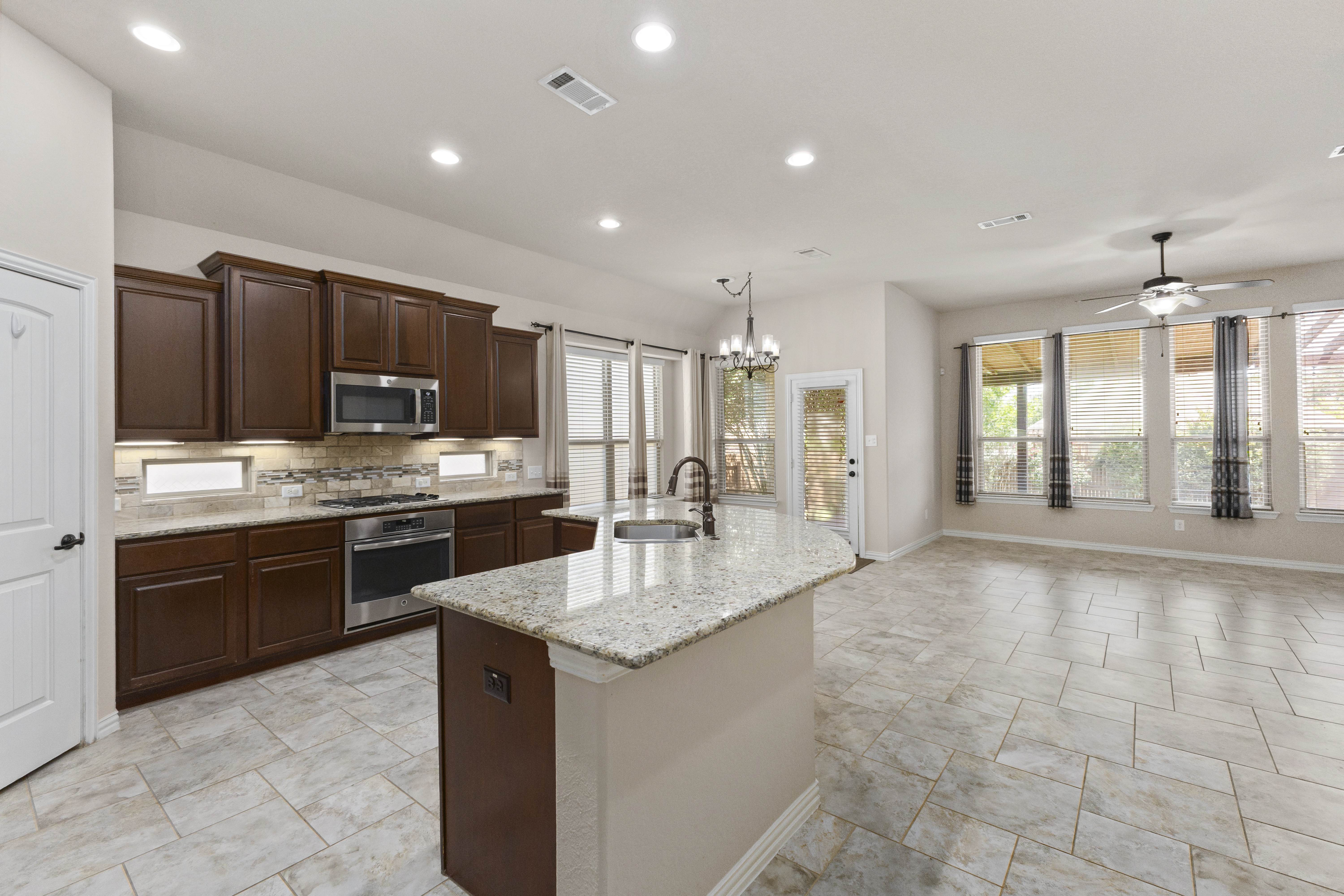  Distinguished Living in Stillwater Ranch - 物件實景