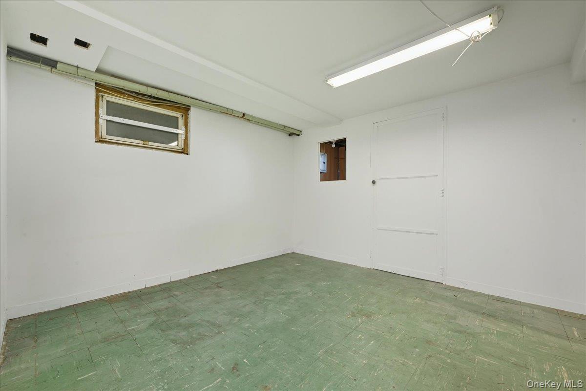 North Bellmore, New York, 11710, United States, 3 Bedrooms Bedrooms, ,2 BathroomsBathrooms,Residential,For Sale,1991697