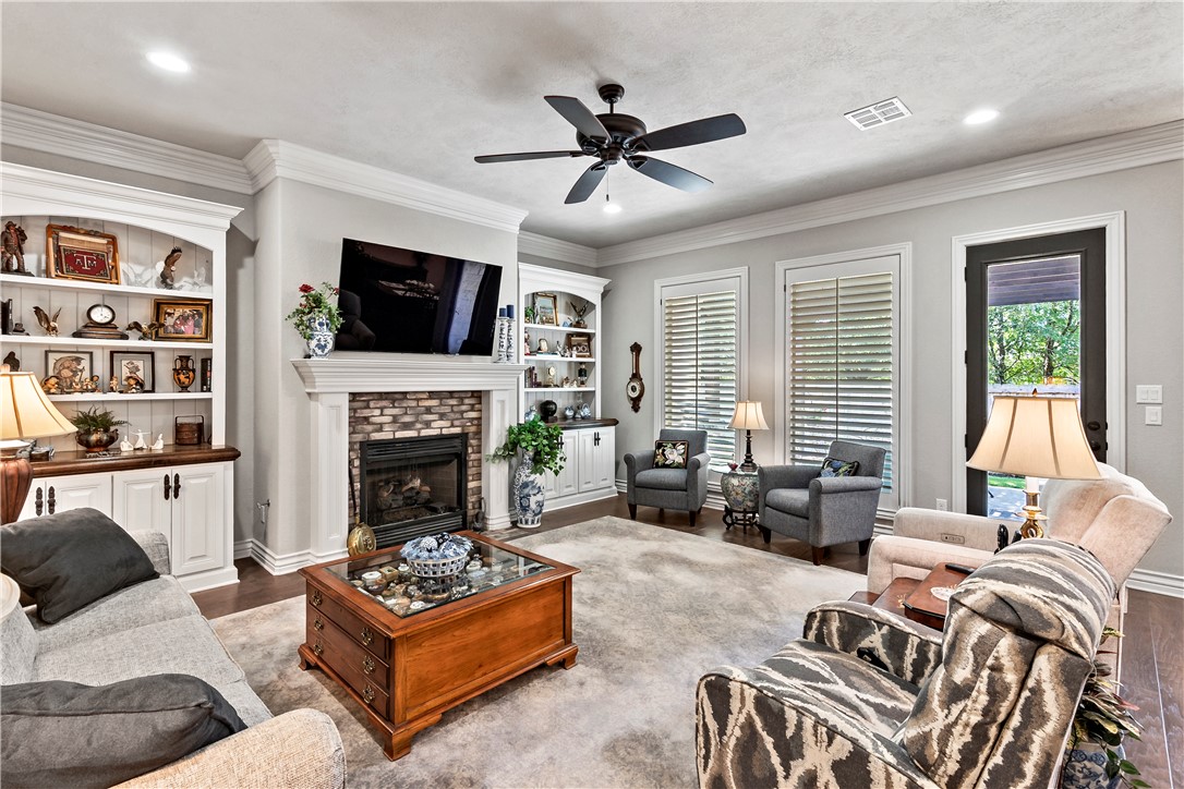 College Station, Texas, 77845, United States, 3 Bedrooms Bedrooms, ,3 BathroomsBathrooms,Residential,For Sale,1940583