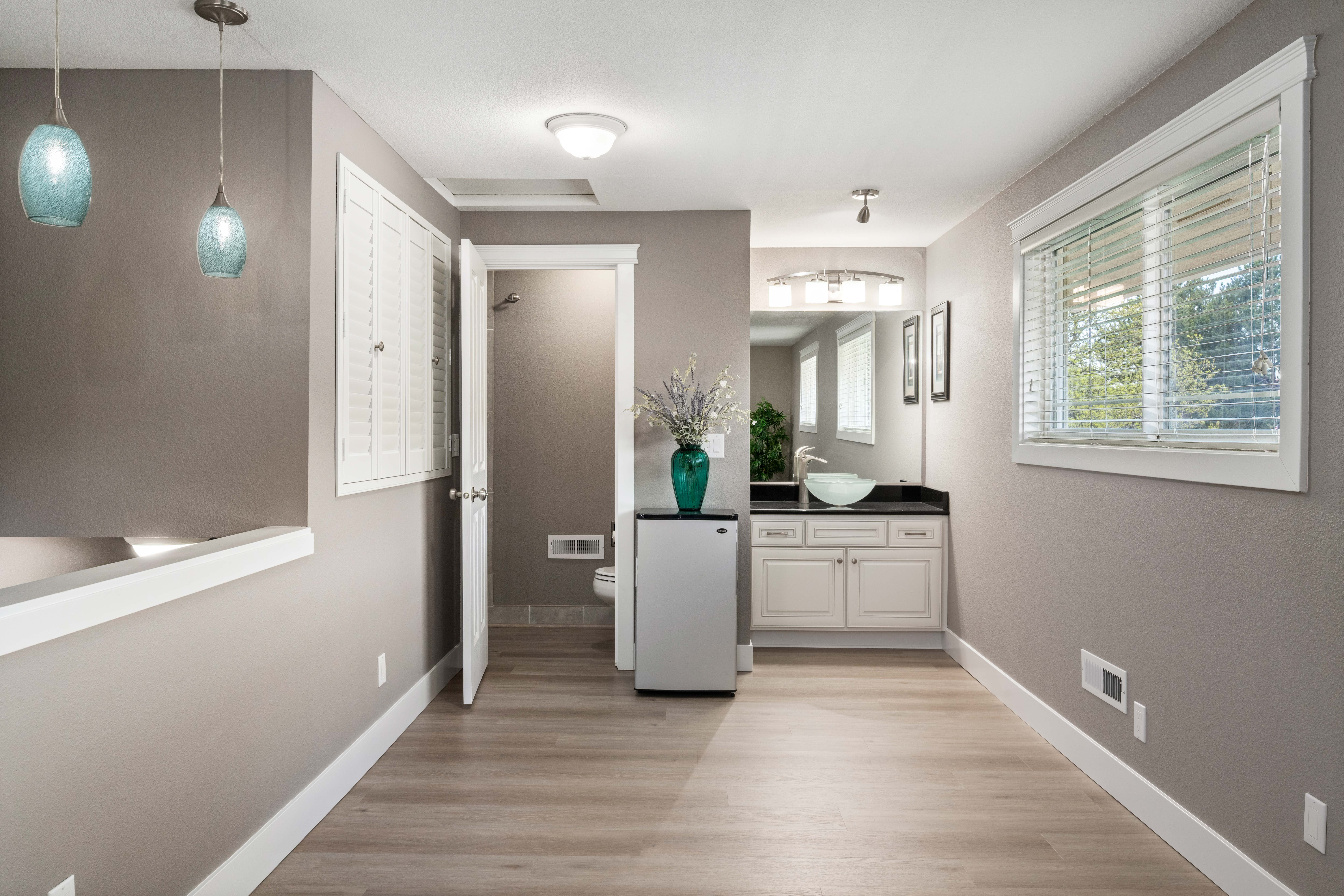  ROOM FOR SHOP/ POOL. IMMACULATELY CARED FOR HOME - 物件實景