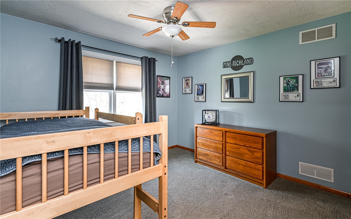 Pine Twp, Pennsylvania, 15090, United States, 4 Bedrooms Bedrooms, ,3 BathroomsBathrooms,Residential,For Sale,1987871