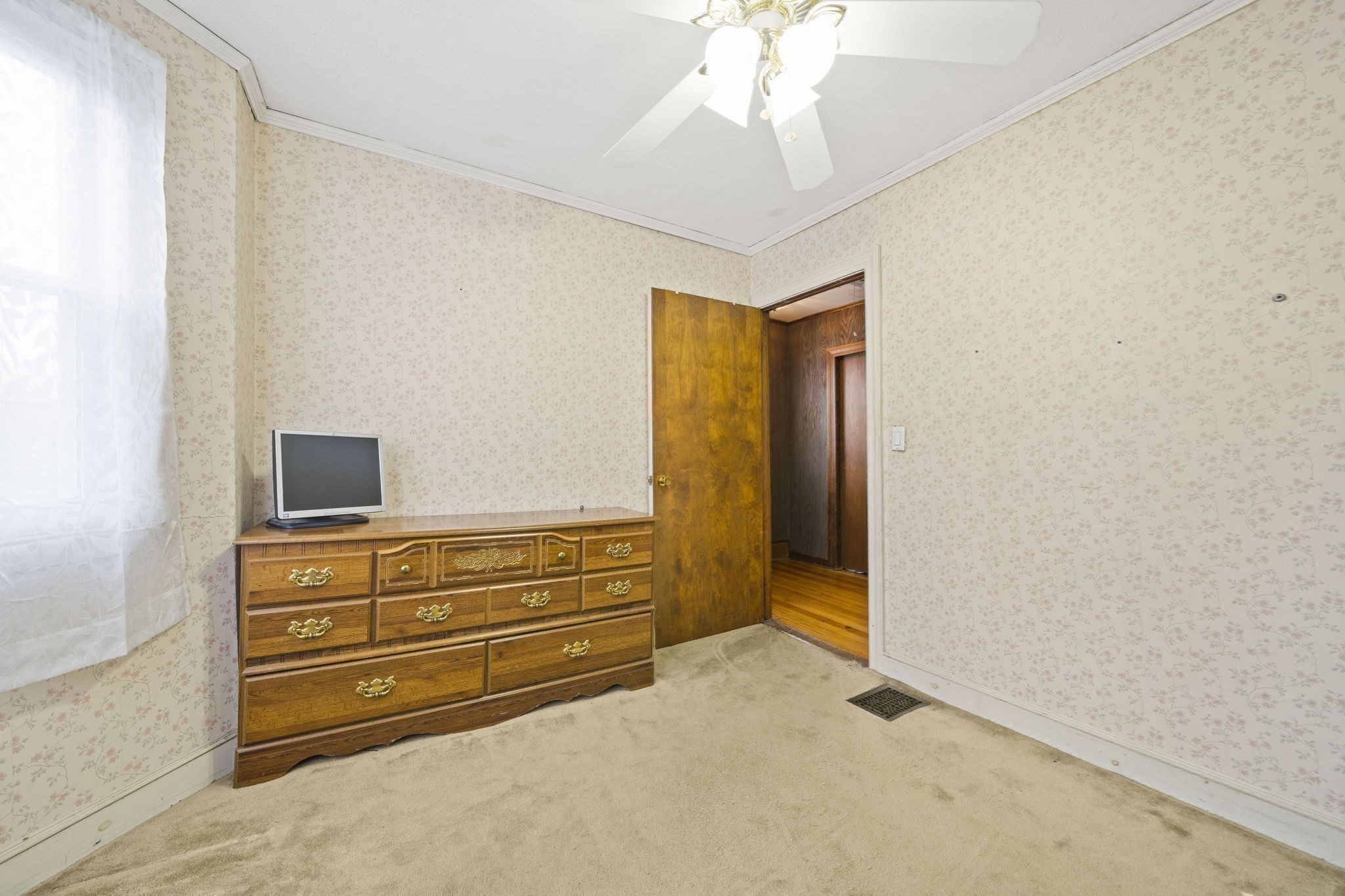 Lynn, Massachusetts, 01902, United States, 3 Bedrooms Bedrooms, ,2 BathroomsBathrooms,Residential,For Sale,1981225