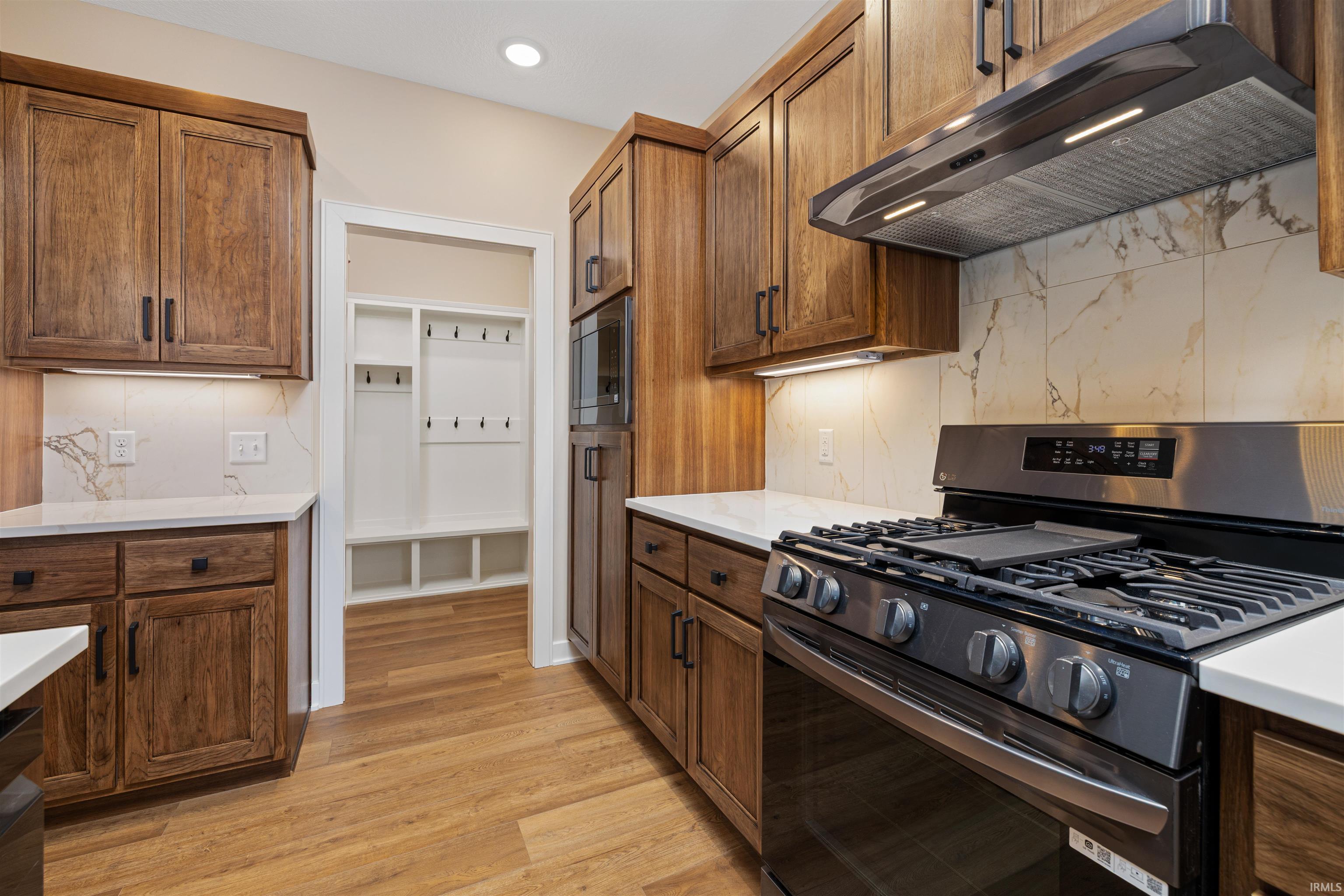 Leo, Indiana, 46765, United States, 5 Bedrooms Bedrooms, ,4 BathroomsBathrooms,Residential,For Sale,1981787