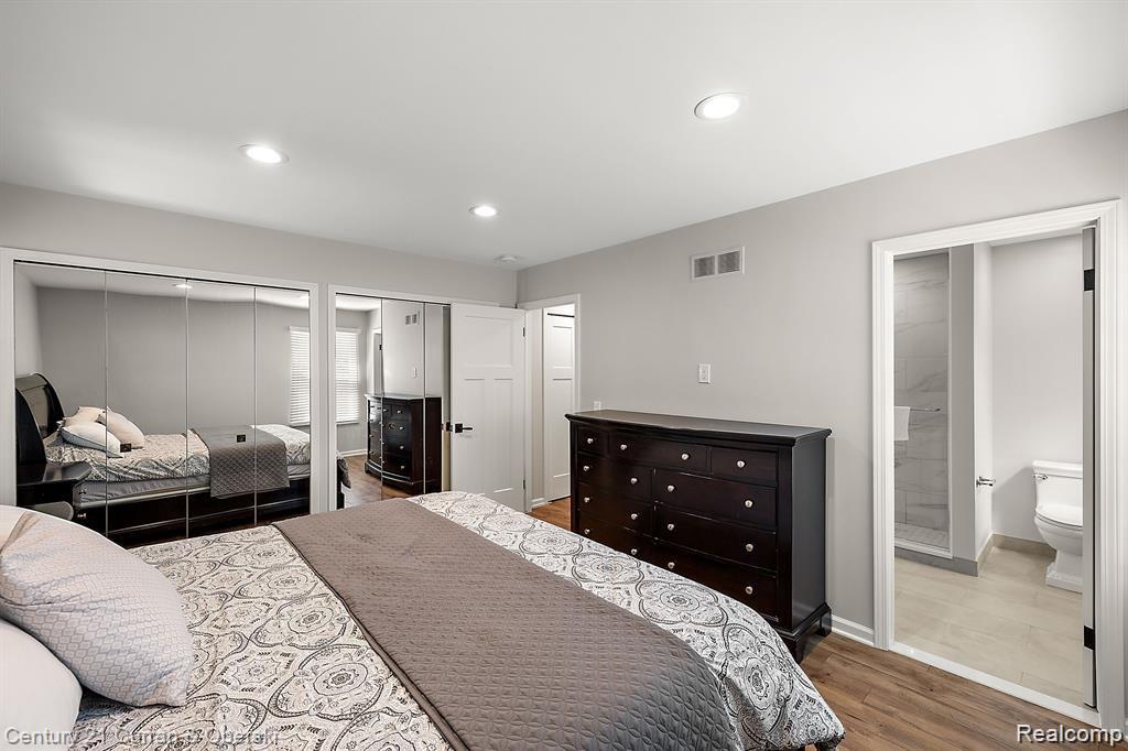 Livonia, Michigan, 48152, United States, 3 Bedrooms Bedrooms, ,3 BathroomsBathrooms,Residential,For Sale,1980110