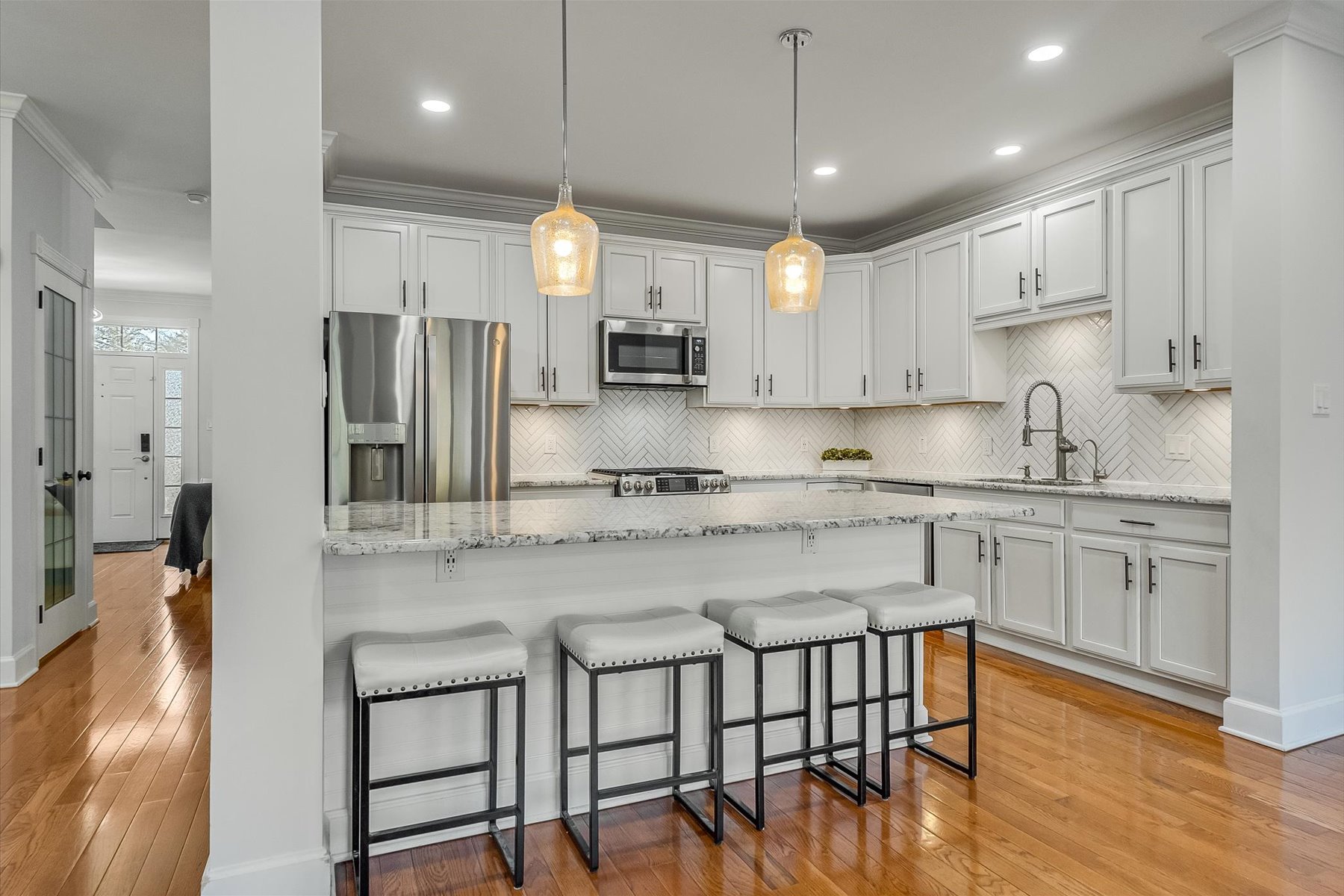  Experience Urban Luxury with this End-Unit Townhome - 物件實景