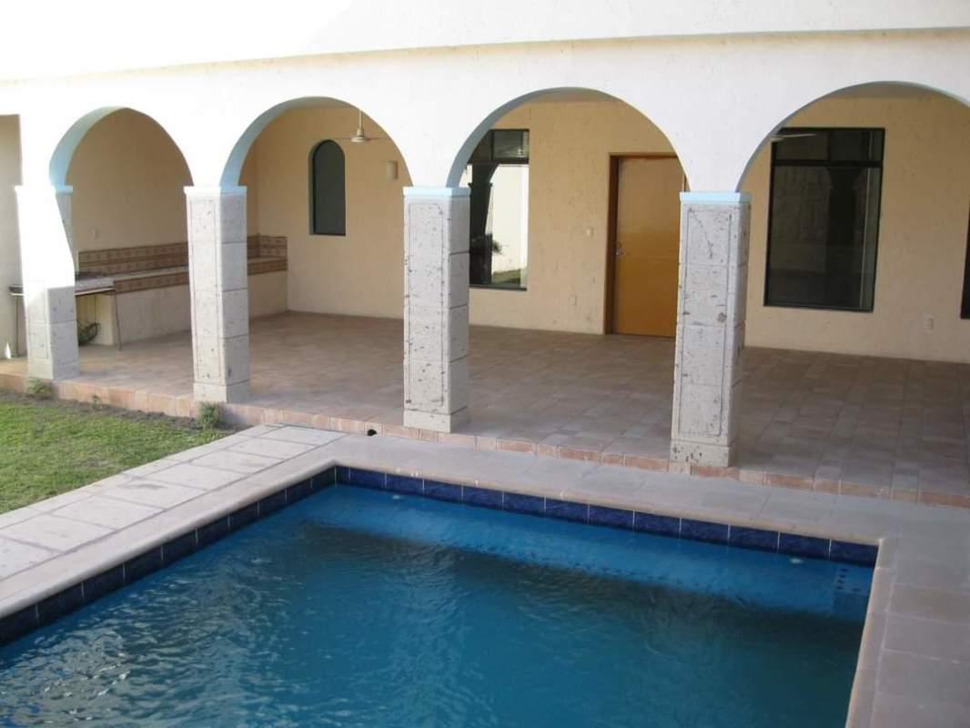 CALLEJON DEL PASEO, Torreón, Coahuila de Zaragoza, 27250, Mexico, 6 Bedrooms Bedrooms, ,6 BathroomsBathrooms,Residential,For Sale,CALLEJON DEL PASEO,1234260