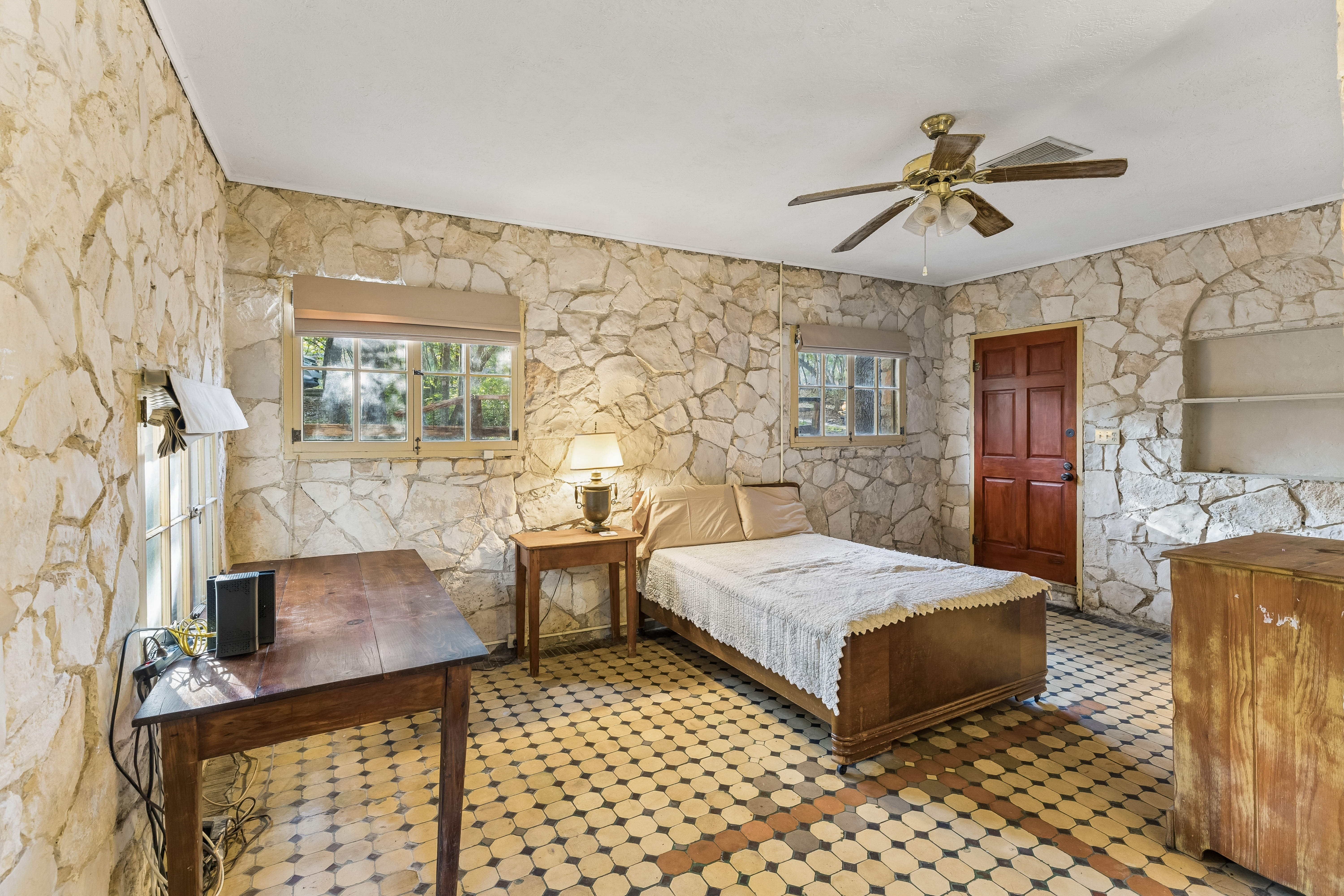  Spanish-Style Historic Woodland Retreat in Helotes - 物件實景