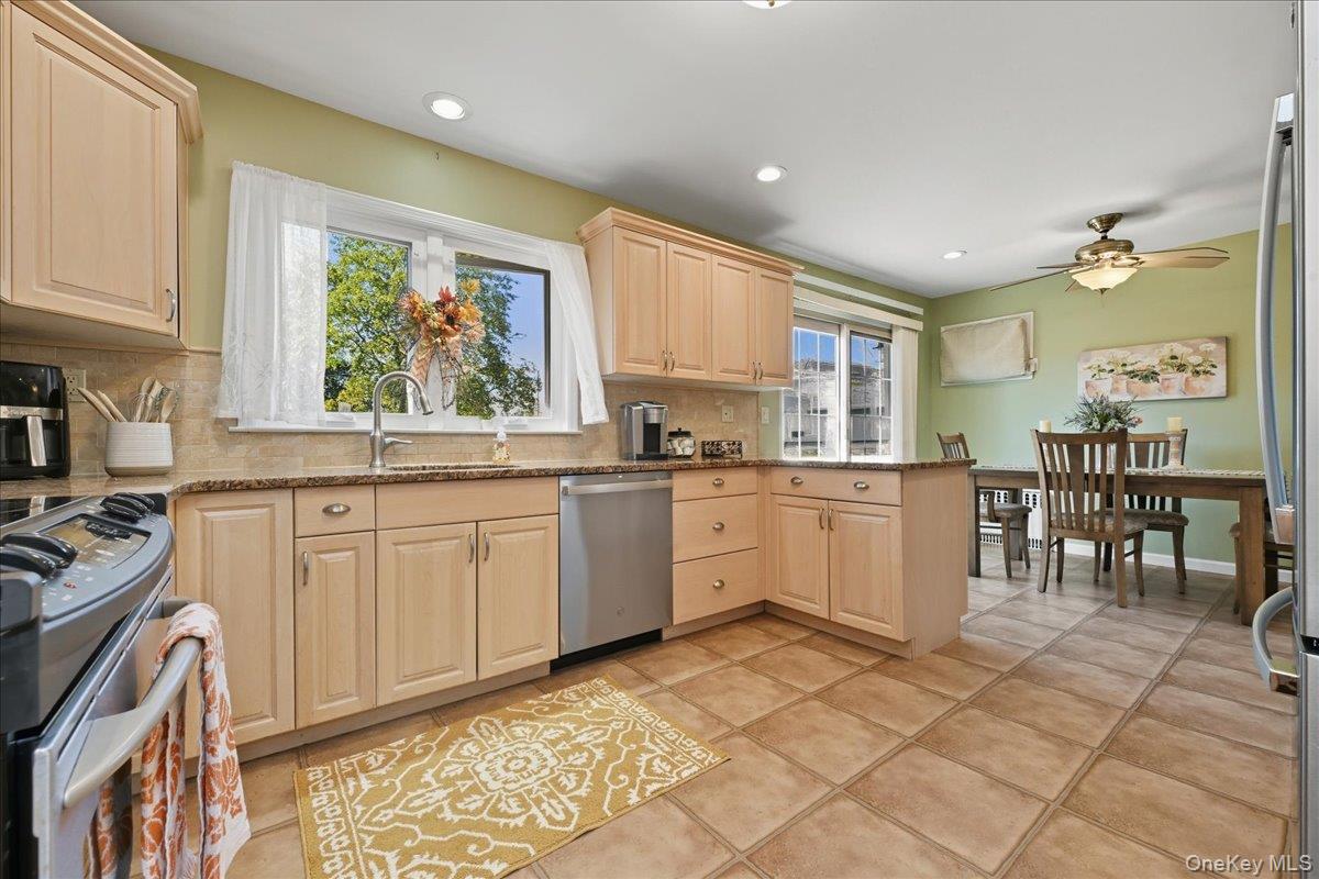 North Bellmore, New York, 11710, United States, 3 Bedrooms Bedrooms, ,2 BathroomsBathrooms,Residential,For Sale,1991697