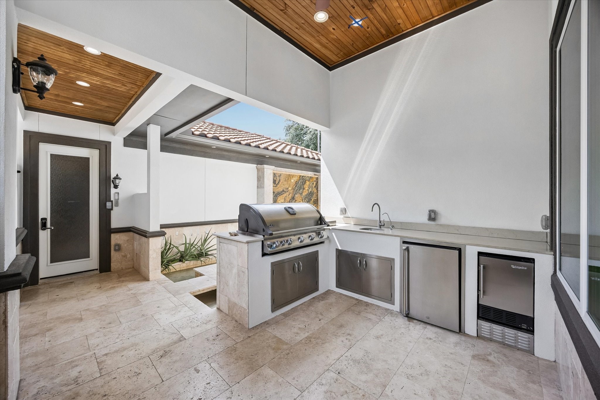  9761 Westview Drive - 物件實景