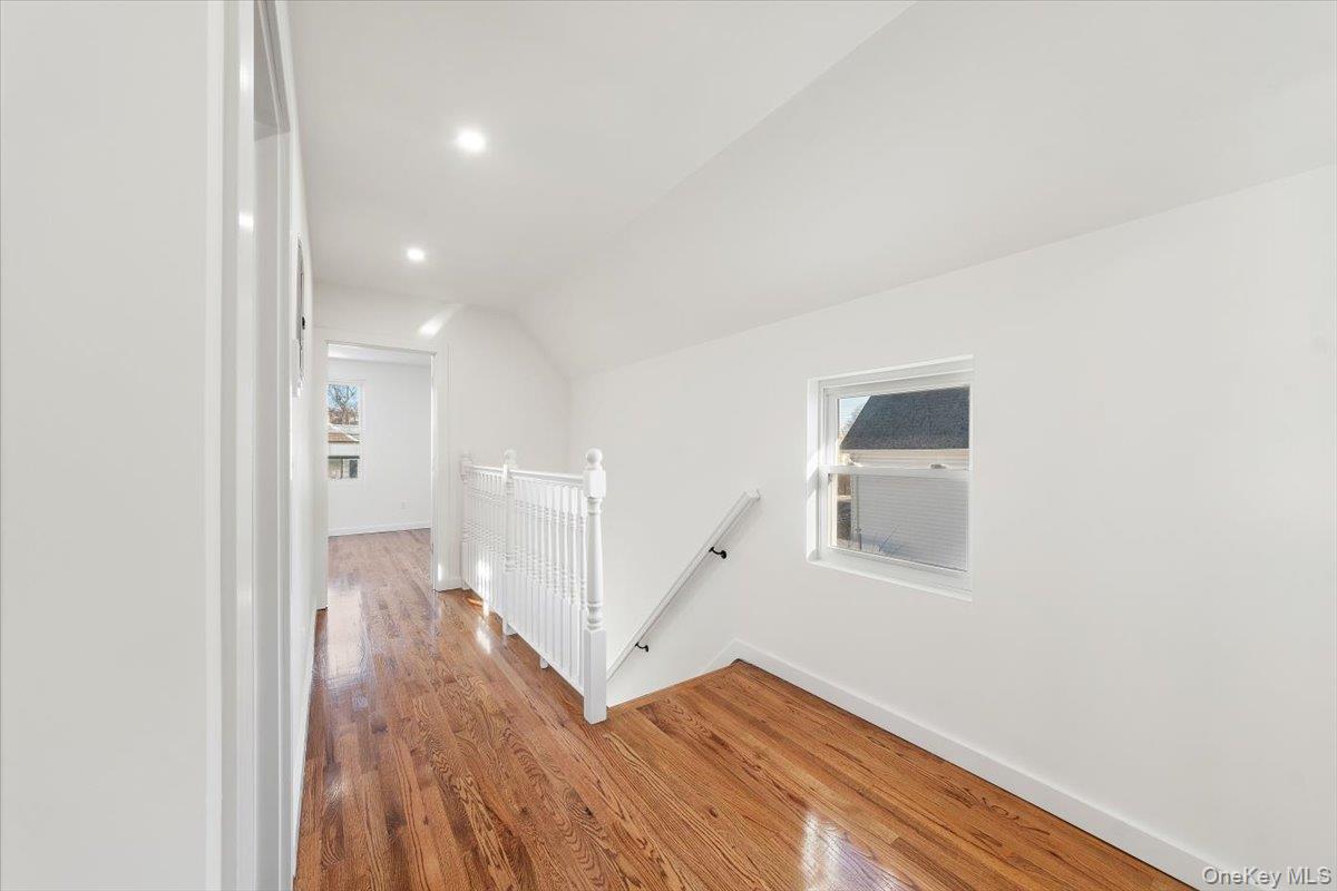 Bronx, New York, 10465, United States, 4 Bedrooms Bedrooms, ,2 BathroomsBathrooms,Residential,For Sale,1975745